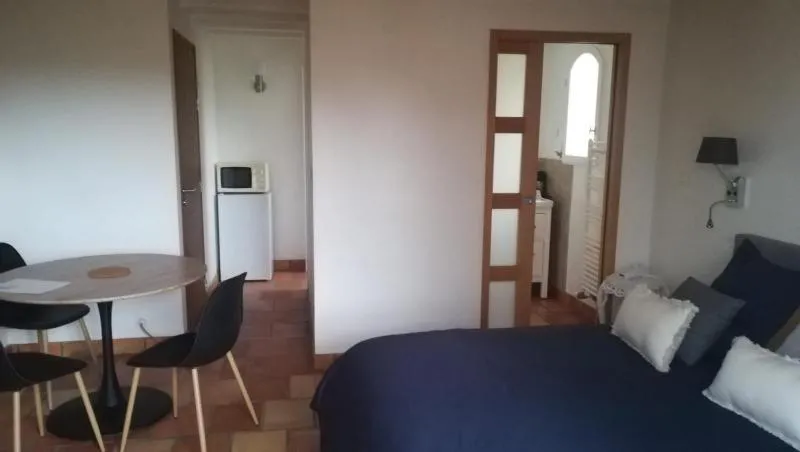 Bedroom, Bed in Domaine de Cayre