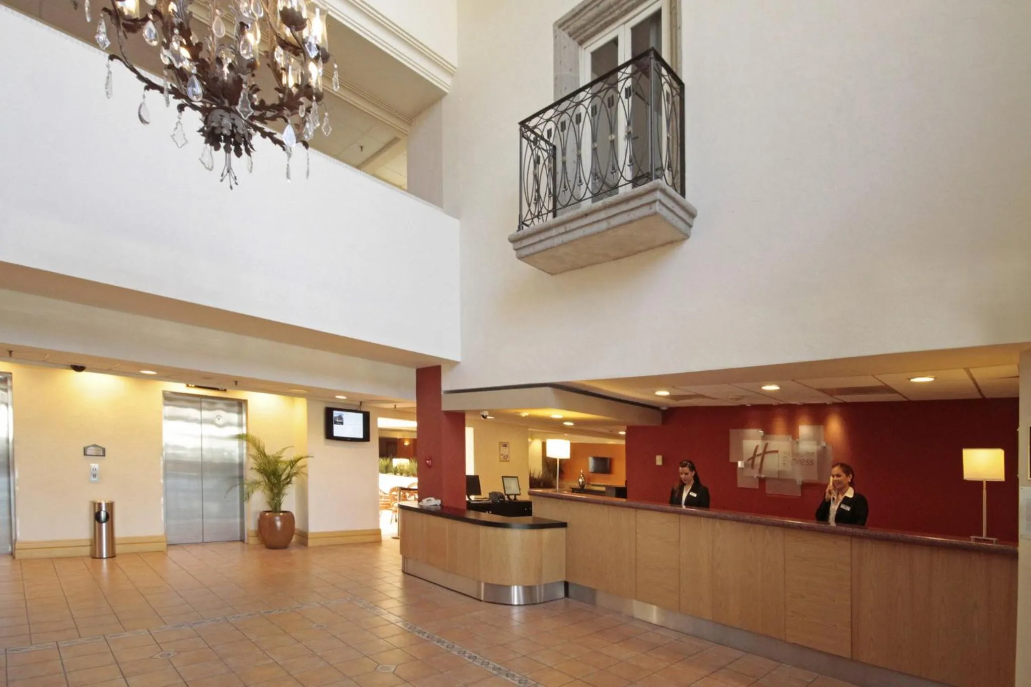 Property building in Holiday Inn Express - Monterrey - Tecnologico by IHG