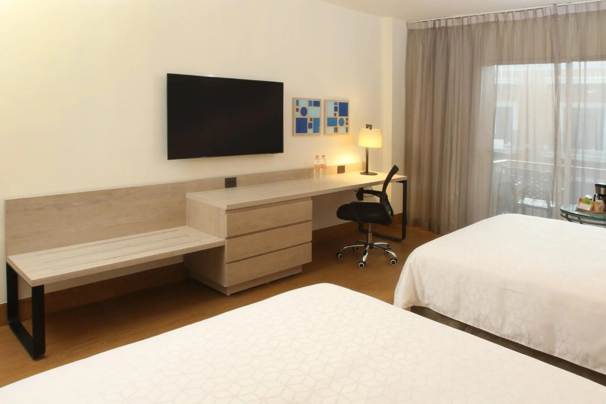 Photo of the whole room, Bed in Holiday Inn Express - Monterrey - Tecnologico by IHG
