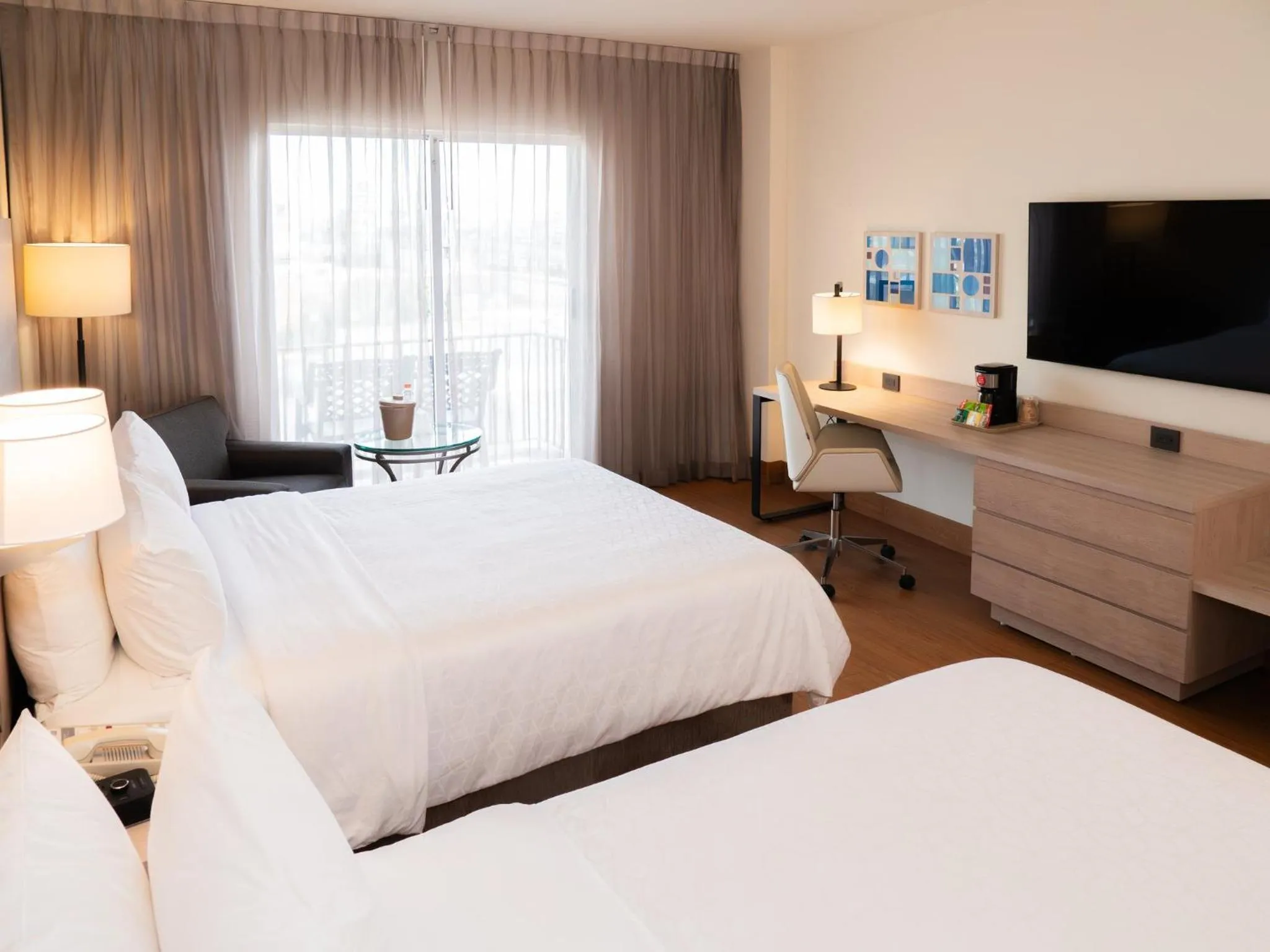 Photo of the whole room, Bed in Holiday Inn Express - Monterrey - Tecnologico by IHG