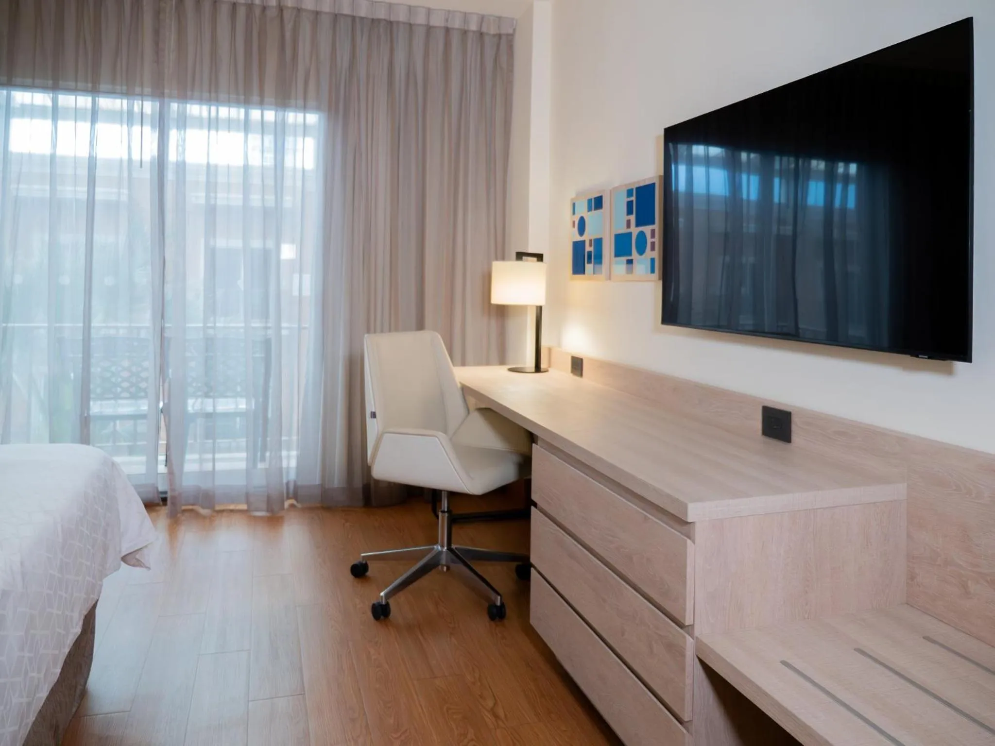 Photo of the whole room, Bed in Holiday Inn Express - Monterrey - Tecnologico by IHG