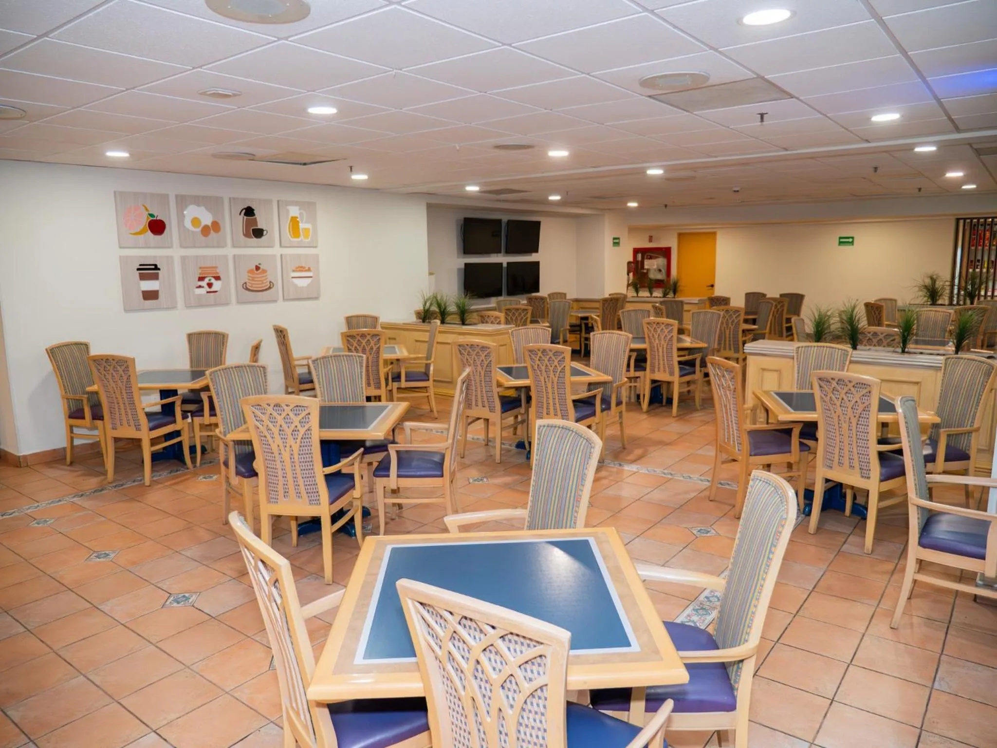 Restaurant/places to eat in Holiday Inn Express - Monterrey - Tecnologico by IHG