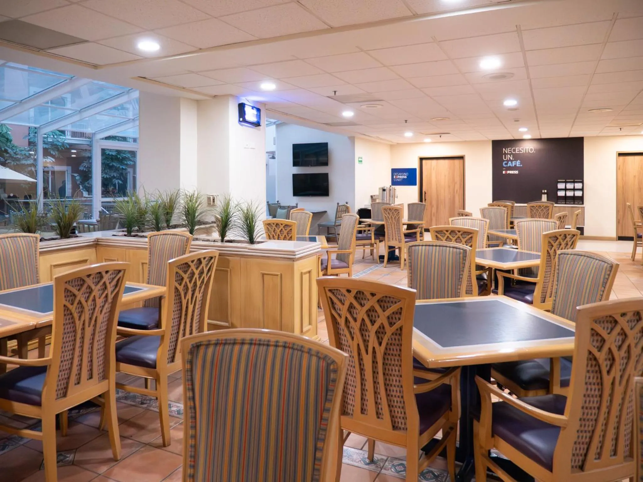 Restaurant/places to eat in Holiday Inn Express - Monterrey - Tecnologico by IHG