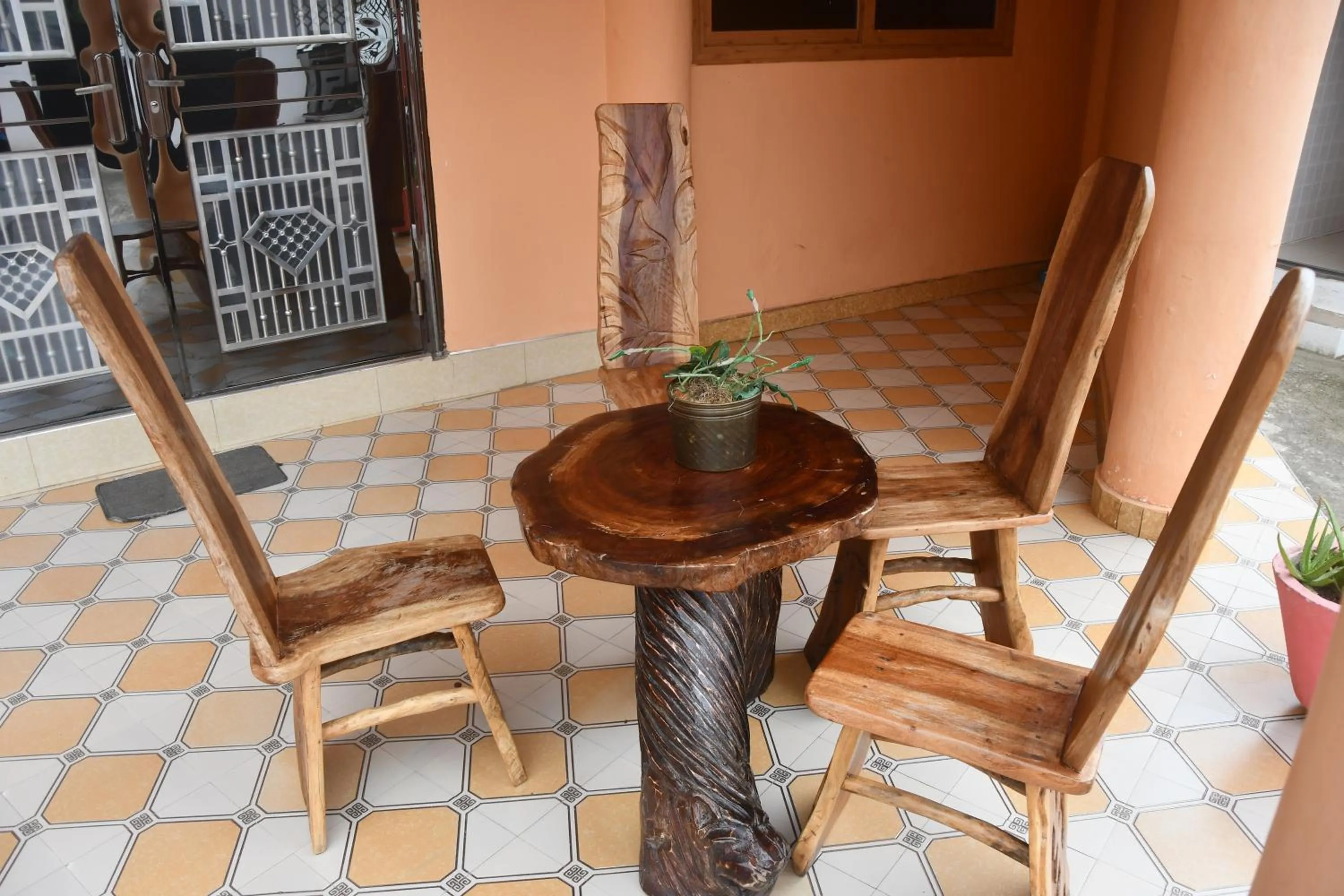 Decorative detail in Odo So Royal Hotel