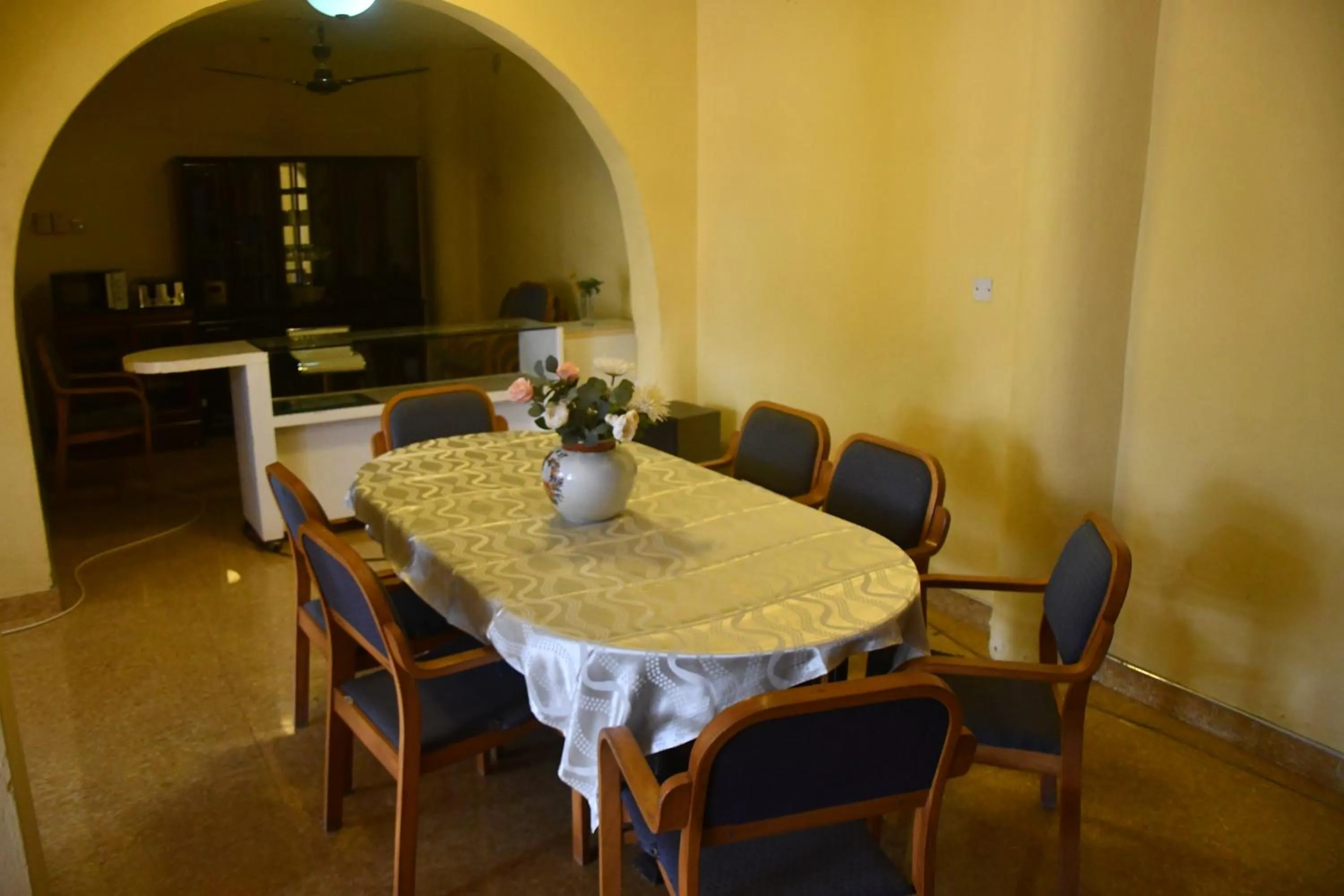 Restaurant/places to eat in Odo So Royal Hotel