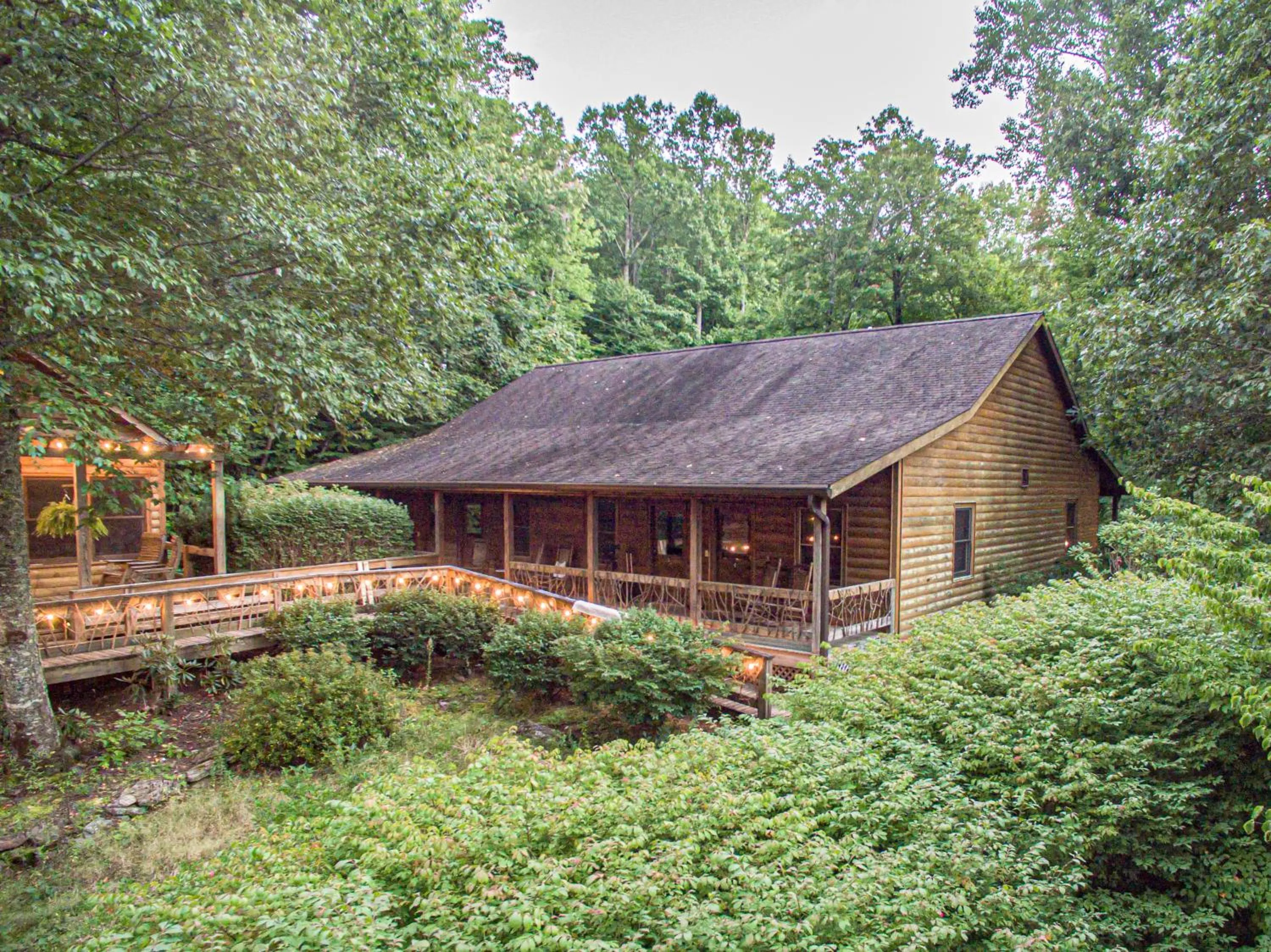 Property building in Mount Mitchell Eco Retreat