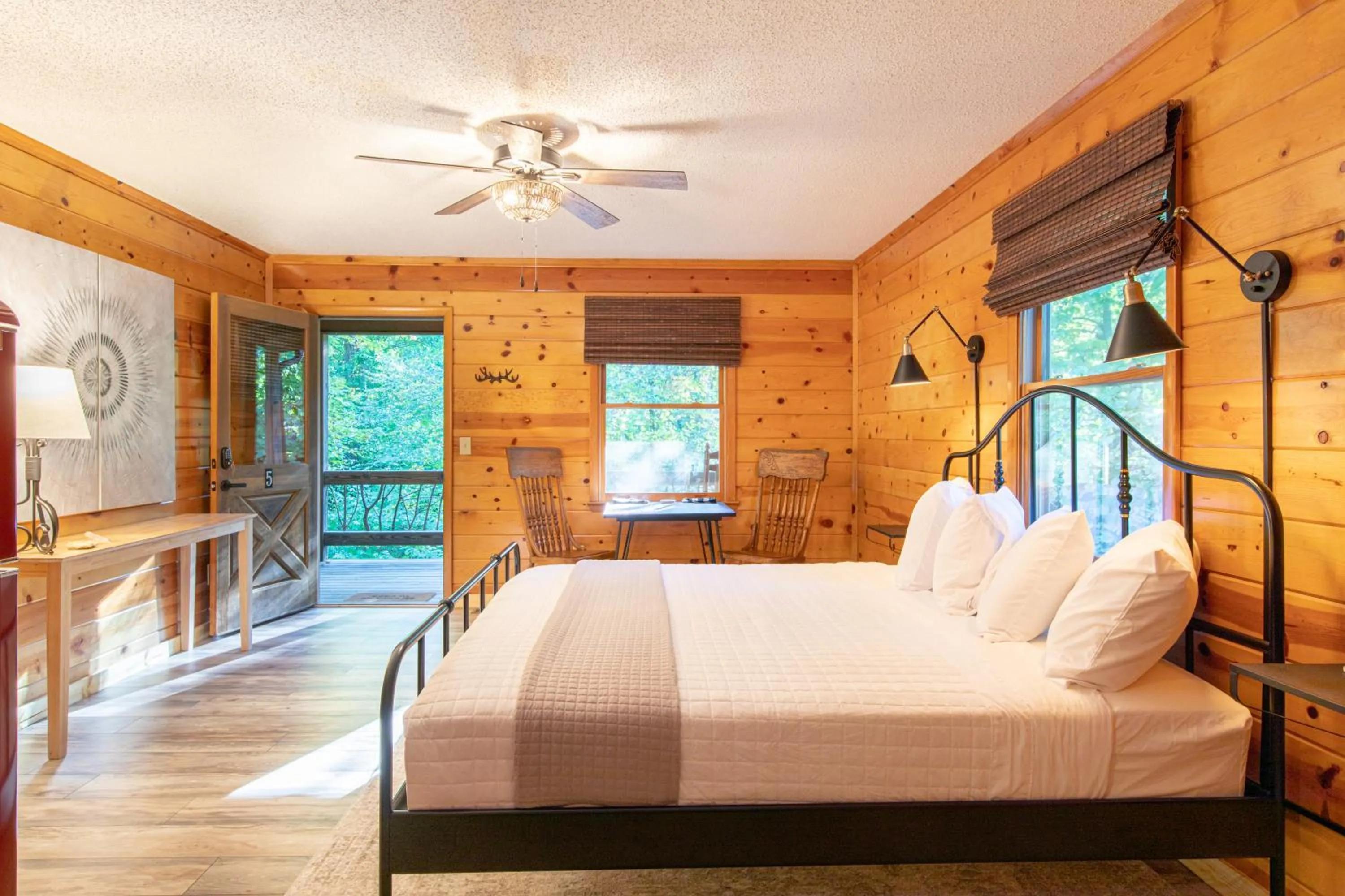 Bedroom, Bed in Mount Mitchell Eco Retreat
