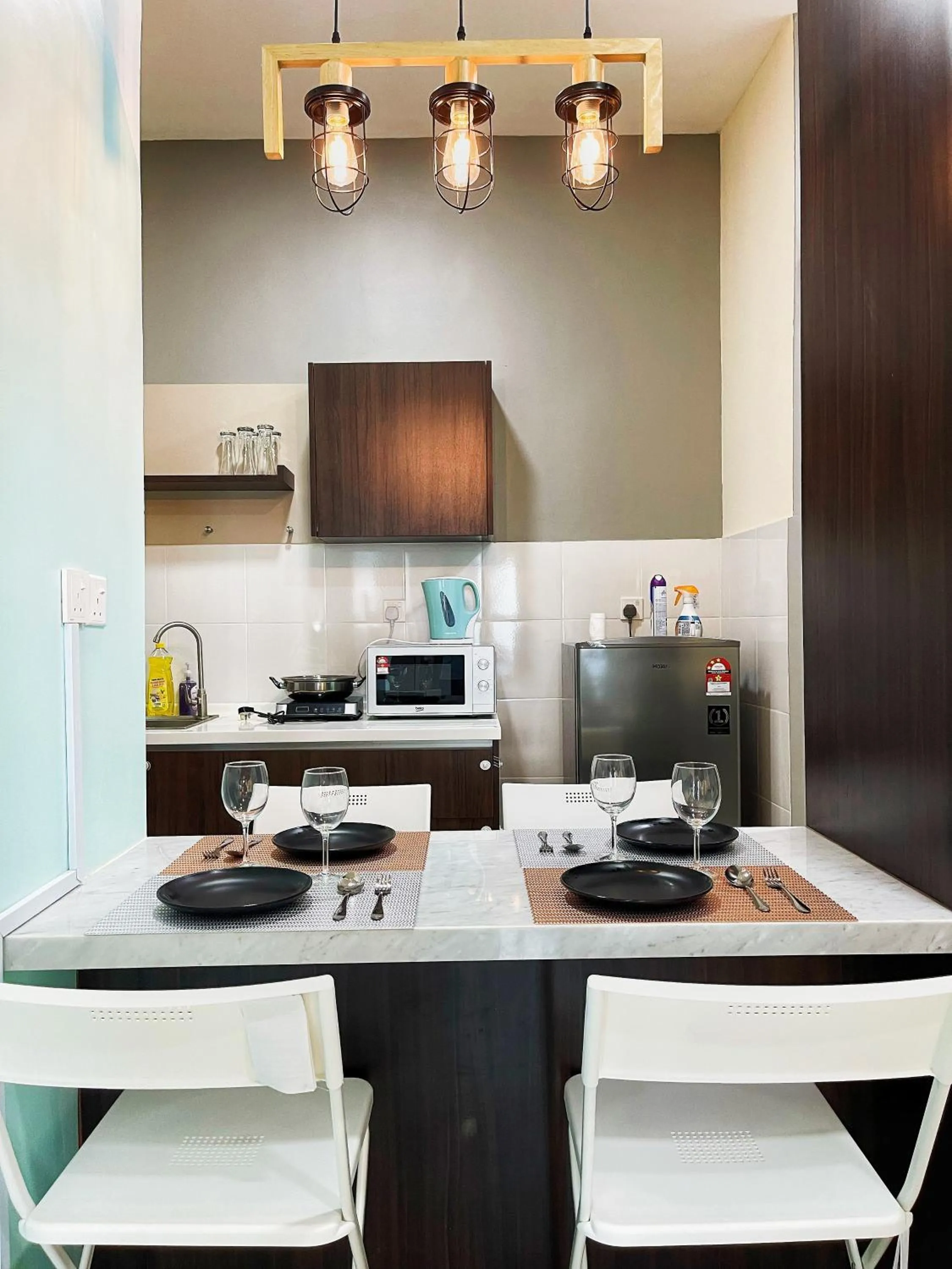 Dining area in MesaHill Homestay, Nilai by S&T Homez