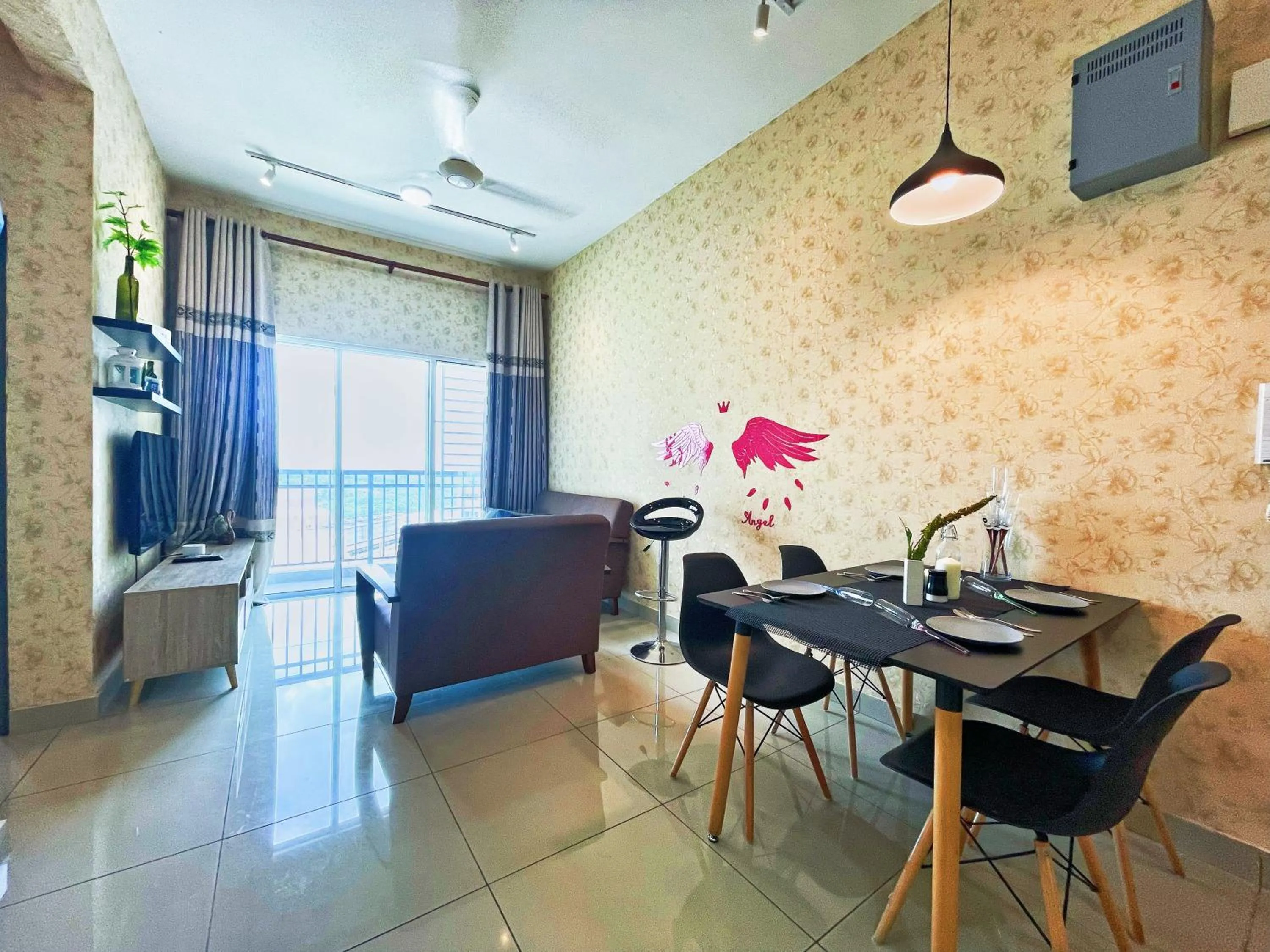 Dining area in MesaHill Homestay, Nilai by S&T Homez