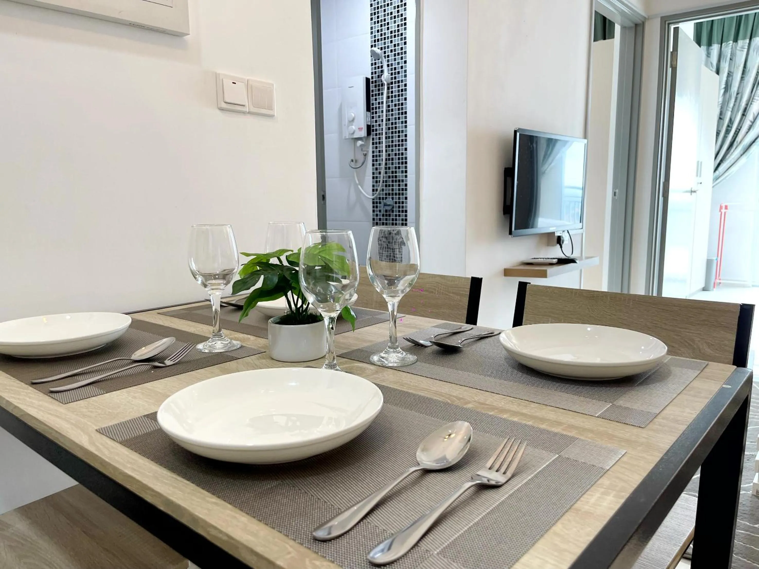 Dining area in MesaHill Homestay, Nilai by S&T Homez