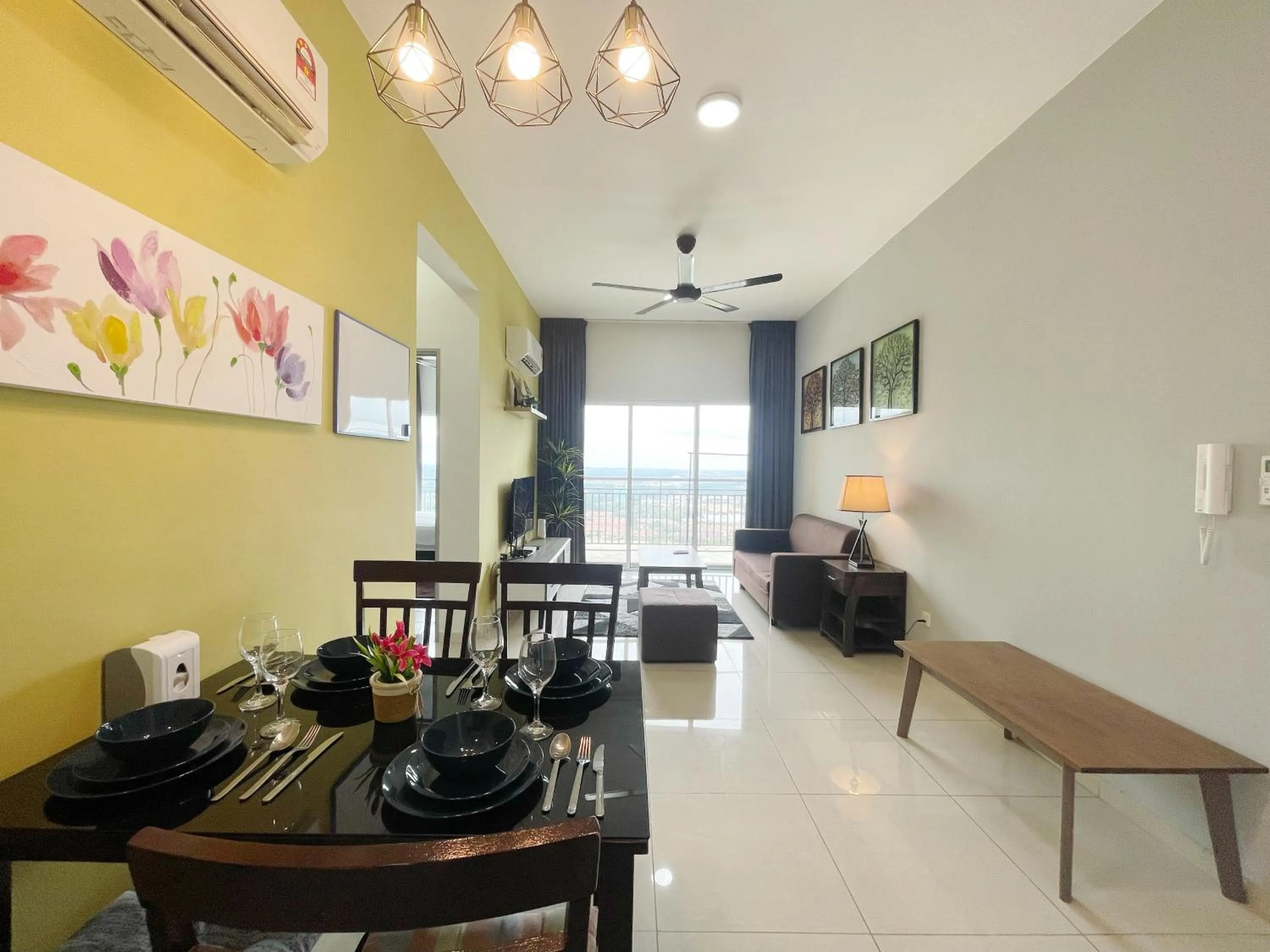 Dining area in MesaHill Homestay, Nilai by S&T Homez