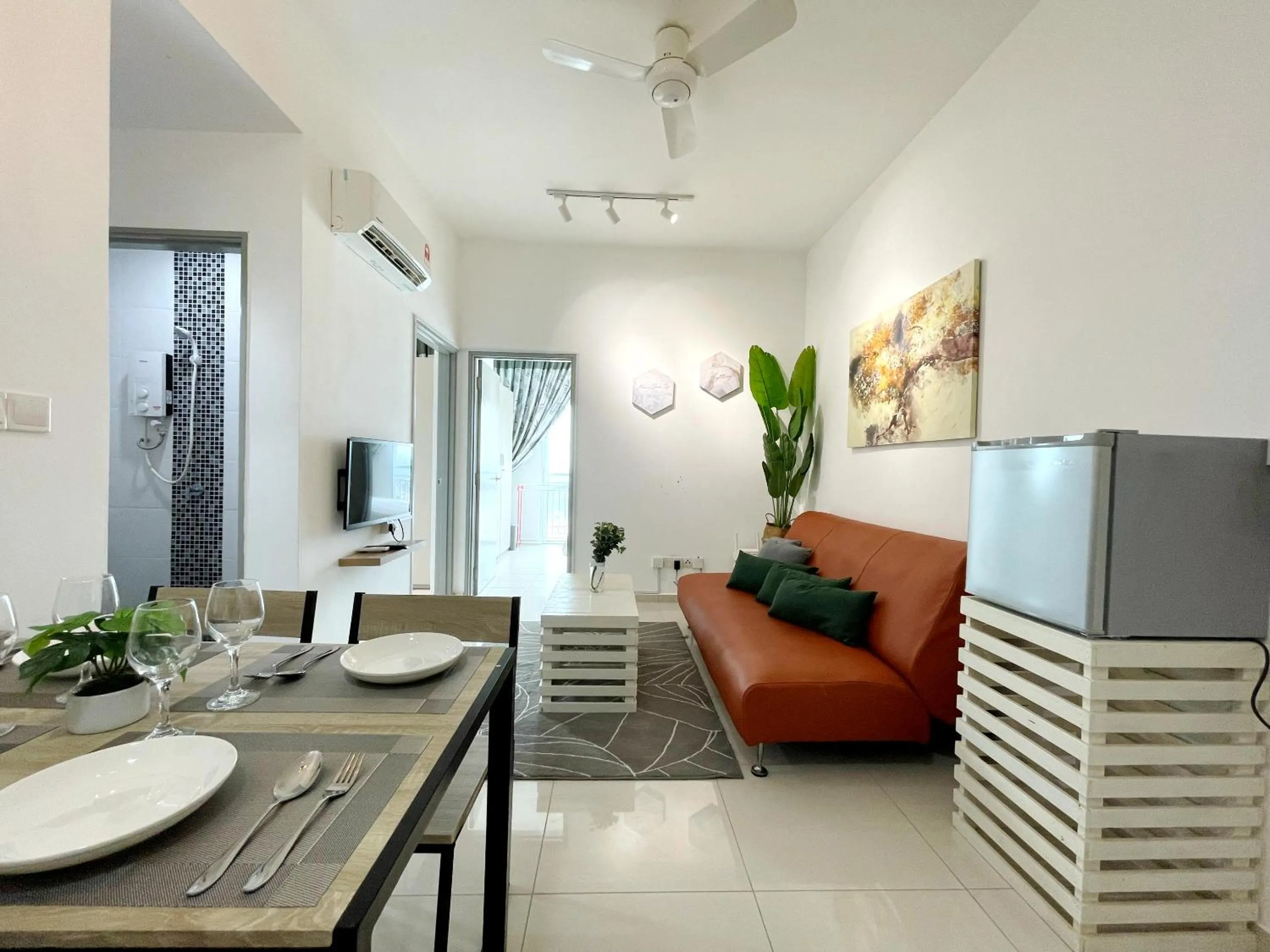 Dining area in MesaHill Homestay, Nilai by S&T Homez