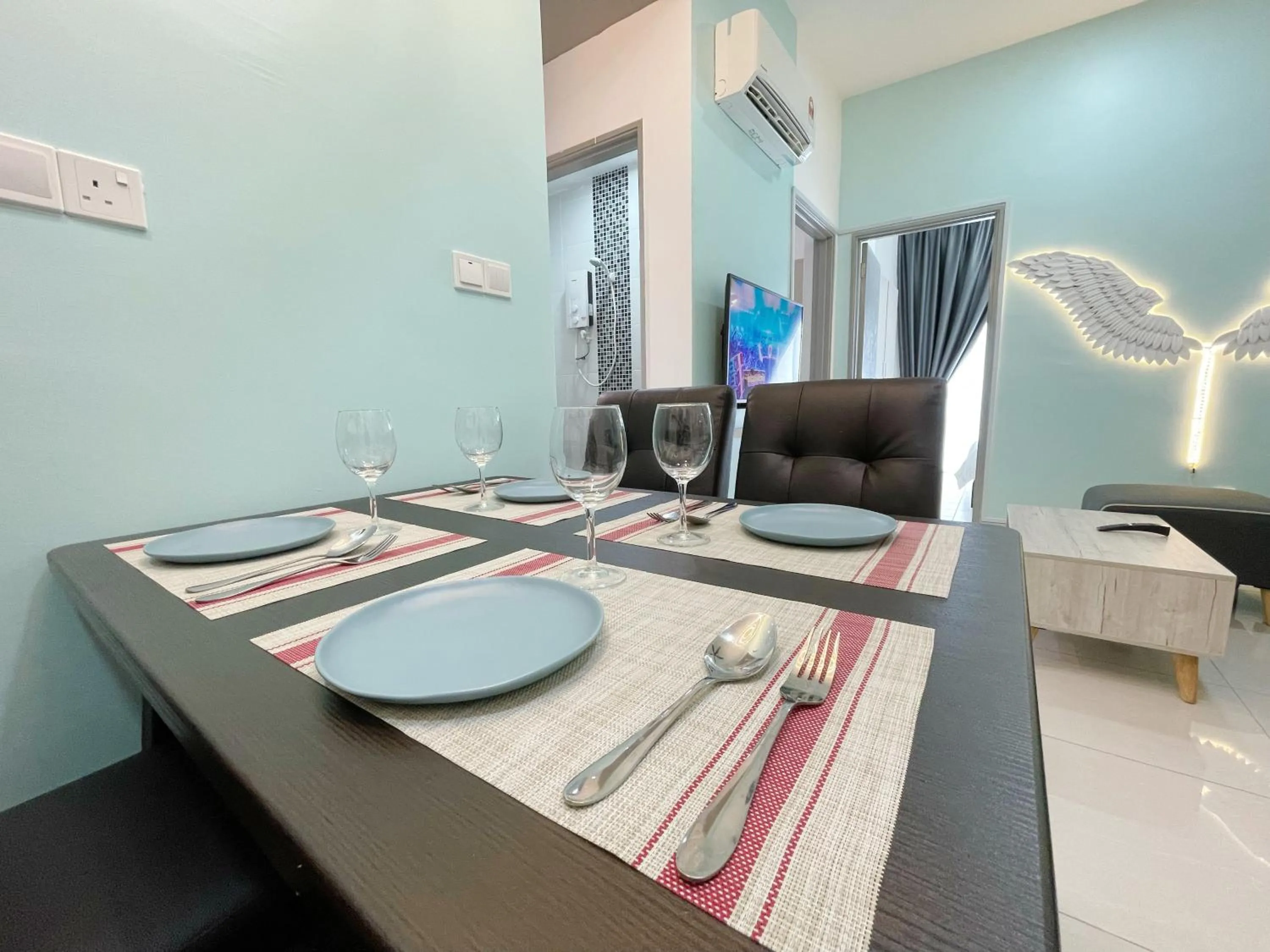 Dining area in MesaHill Homestay, Nilai by S&T Homez