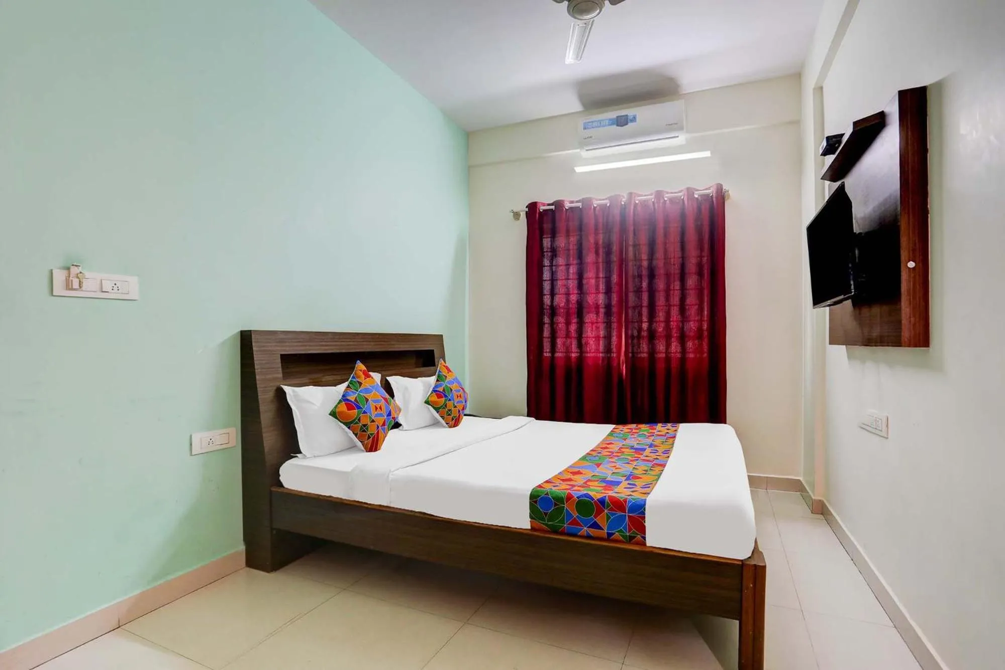 Bed in Hotel Royal Suites - Yeshwanthpur
