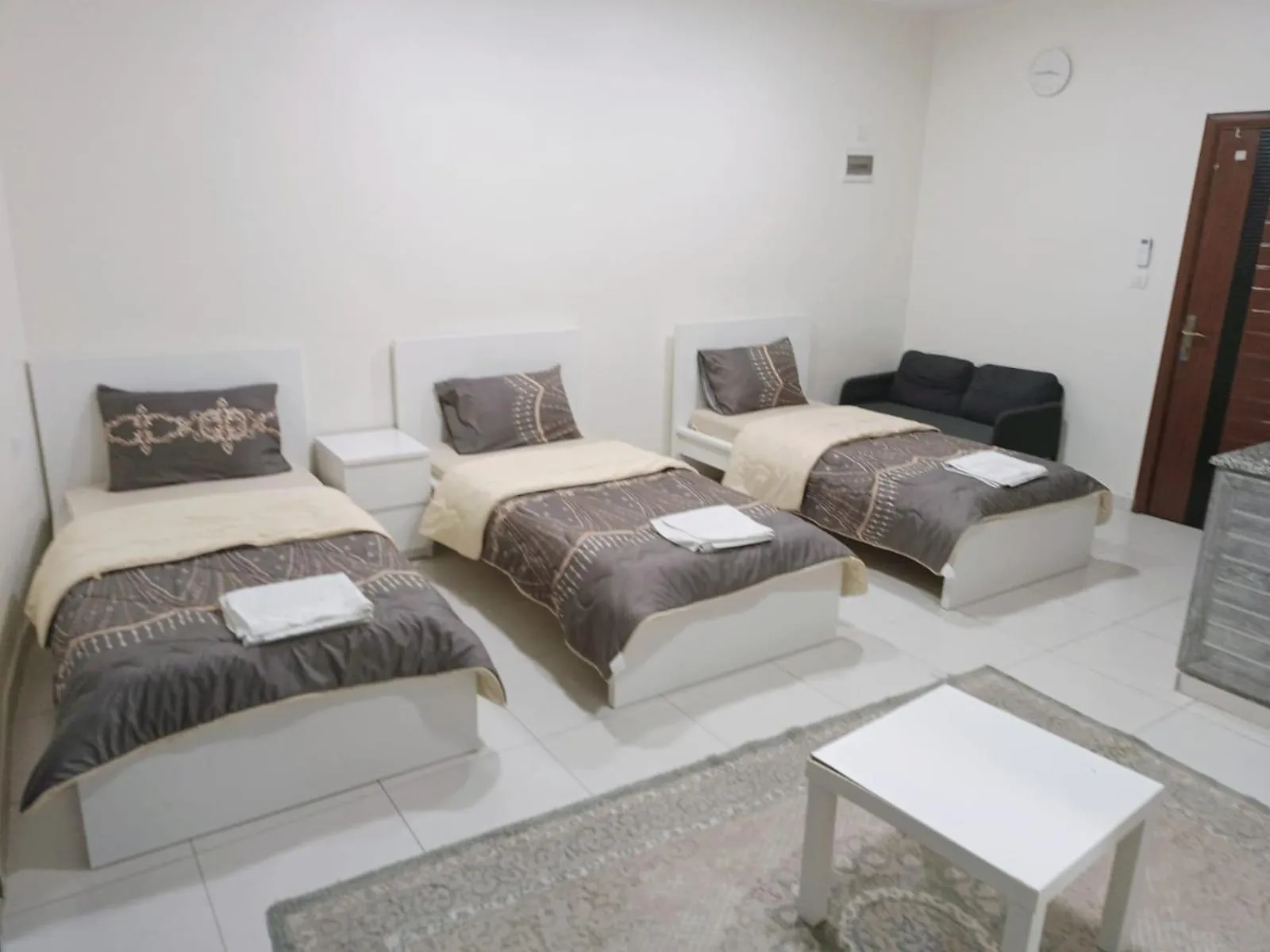 Photo of the whole room, Bed in Durrat Al Israa