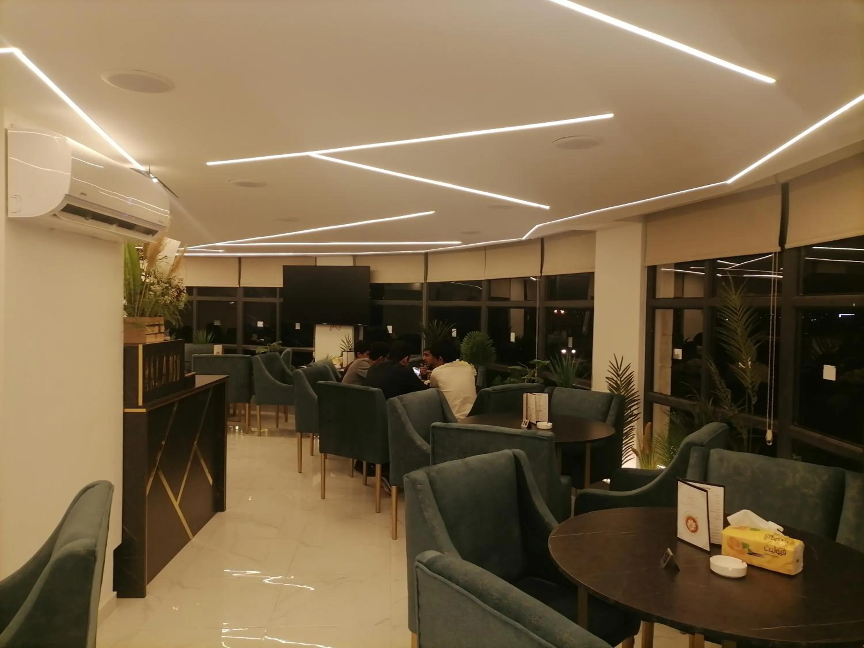 Restaurant/places to eat in Durrat Al Israa