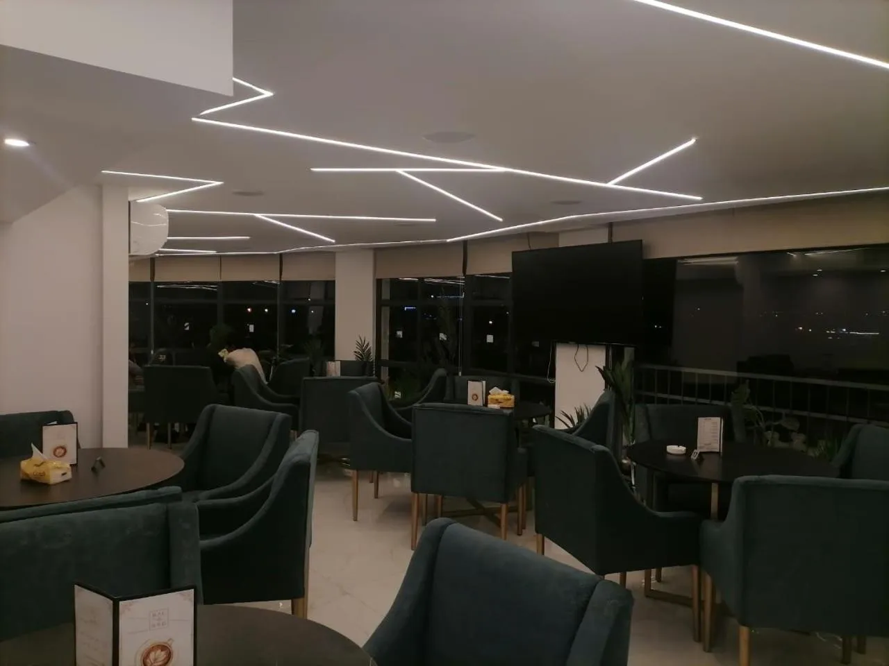 Restaurant/places to eat in Durrat Al Israa