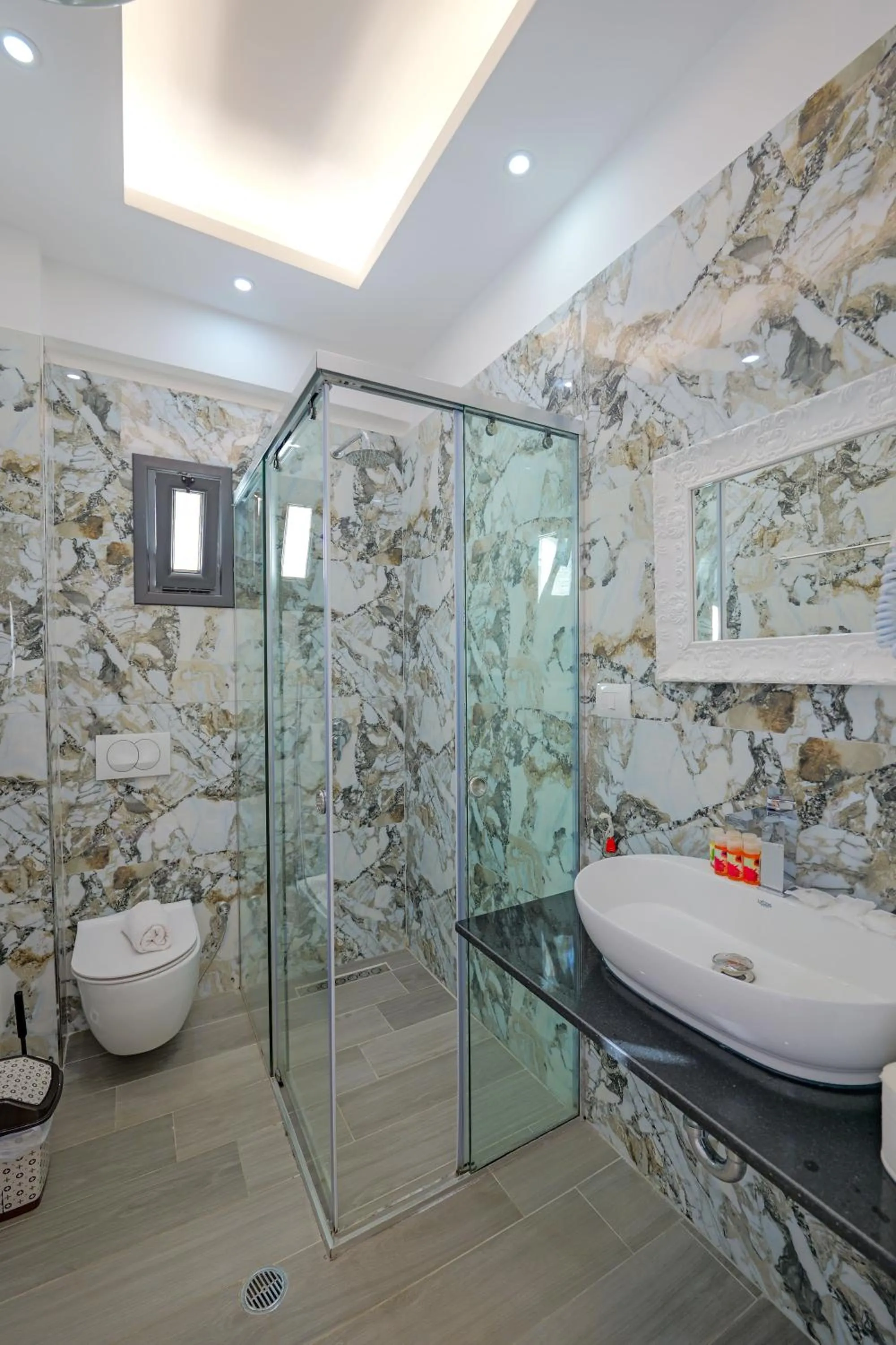 Shower in Hotel Iliria