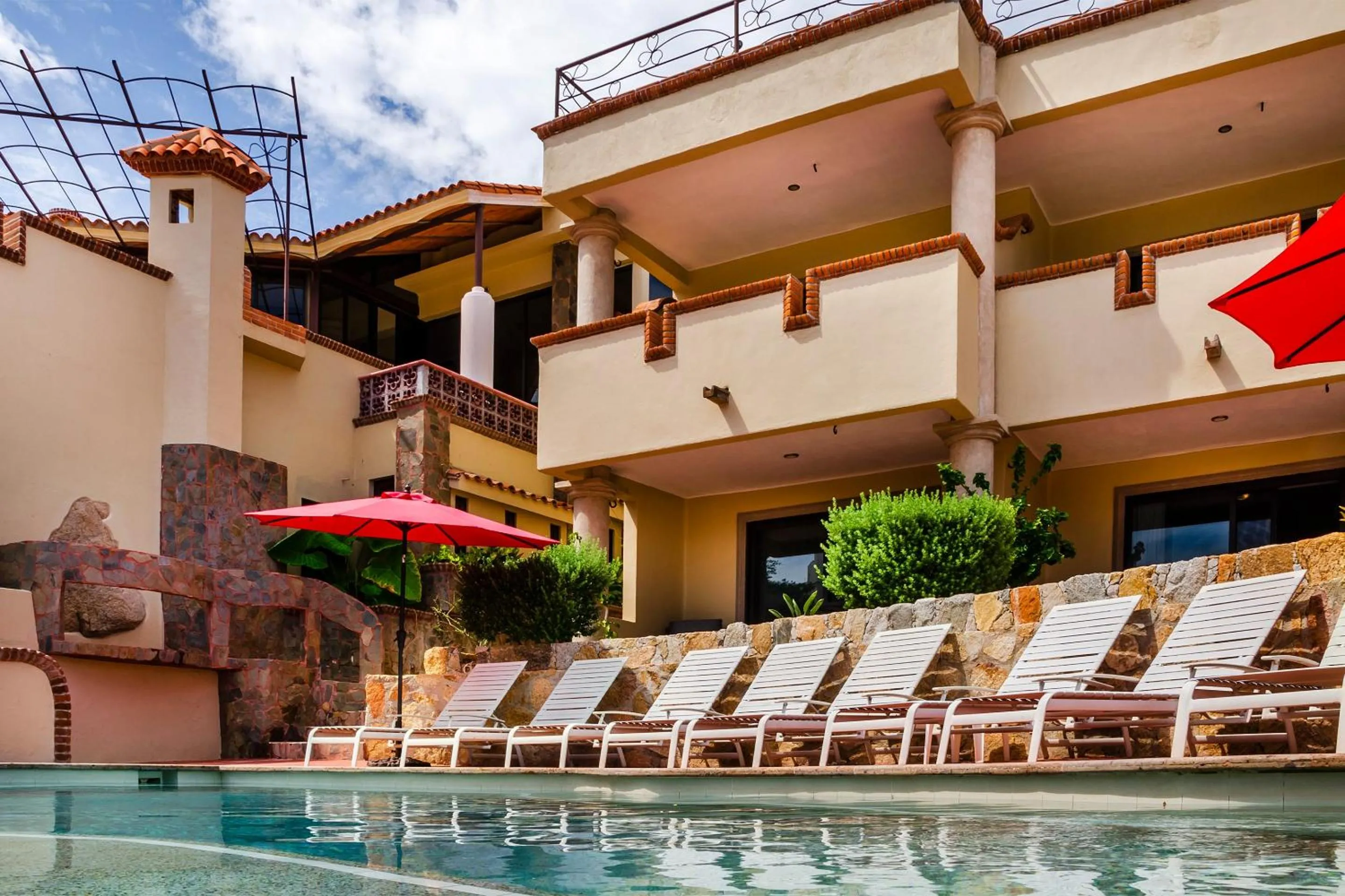 Swimming pool in Castillo Blarney Inn