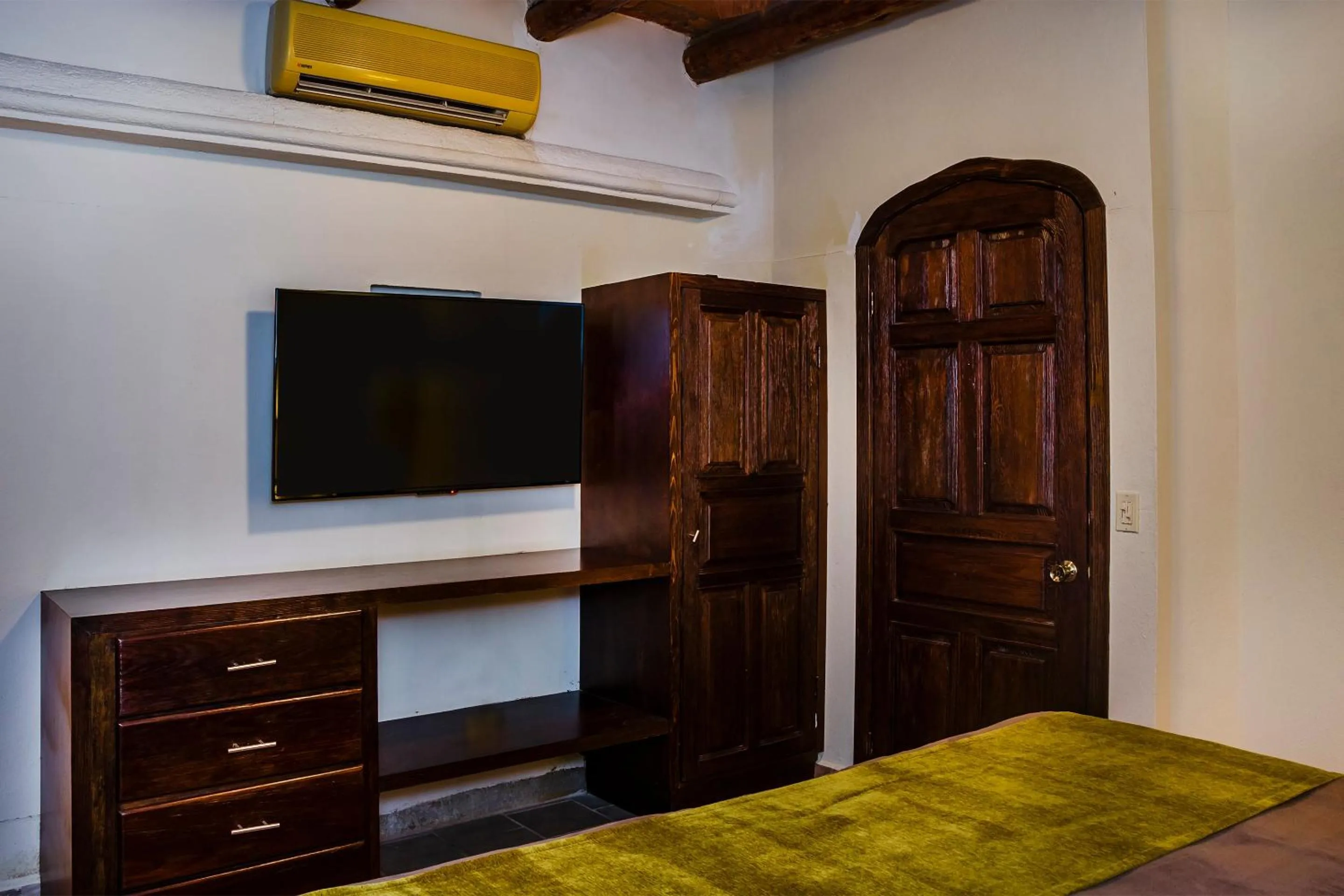 Bedroom, Bed in Castillo Blarney Inn