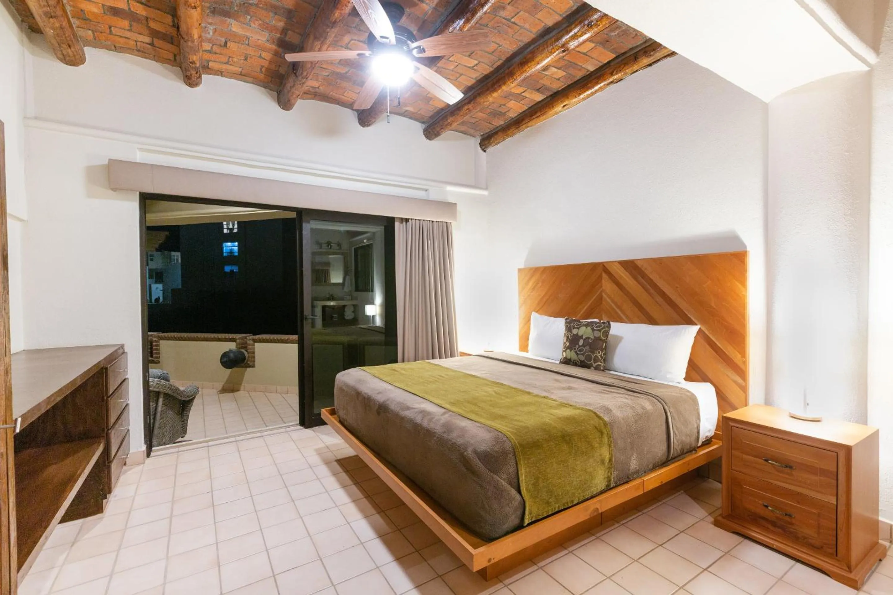 Bedroom, Bed in Castillo Blarney Inn