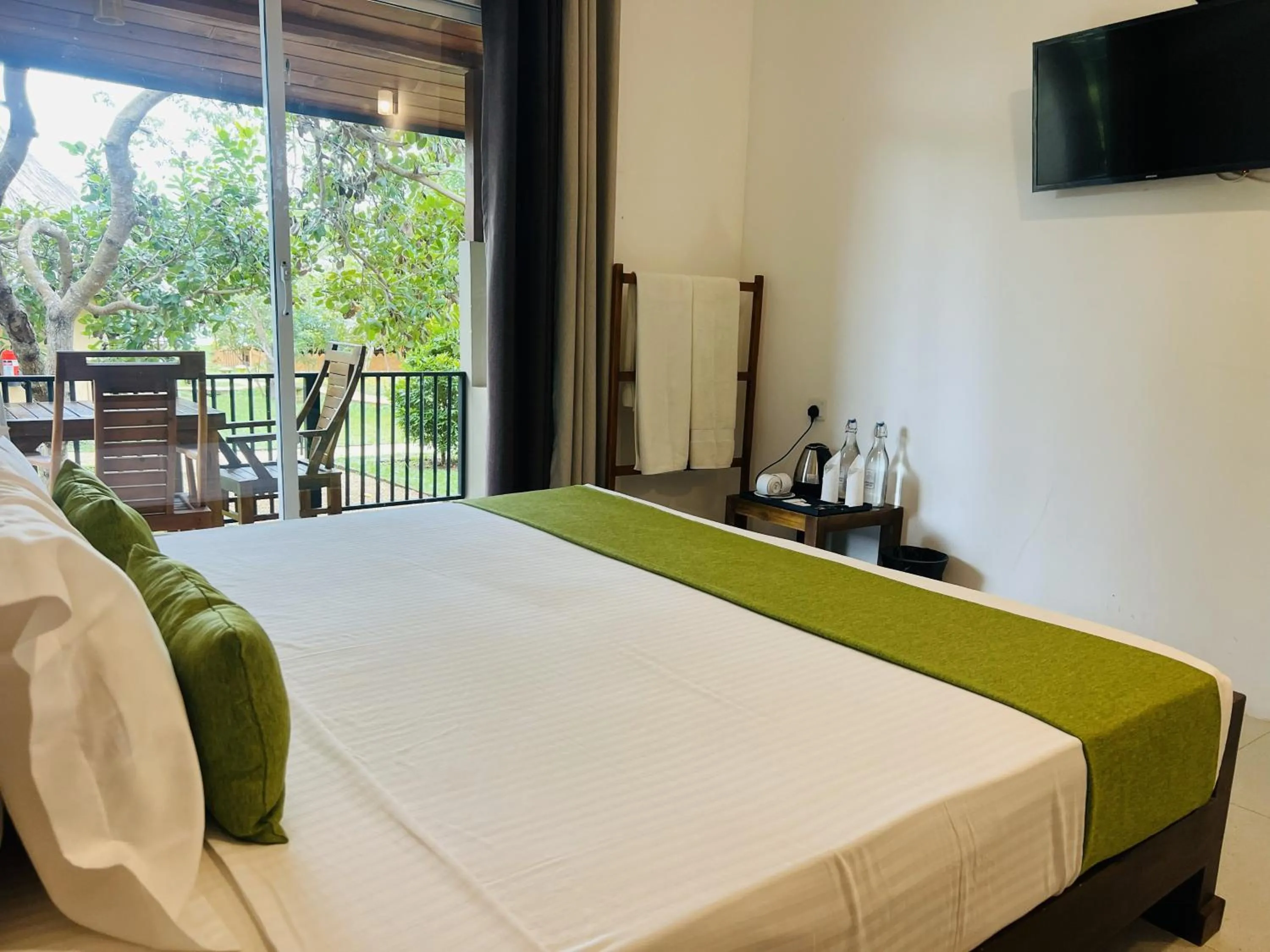 Bedroom, Bed in Saffron Lake Yala