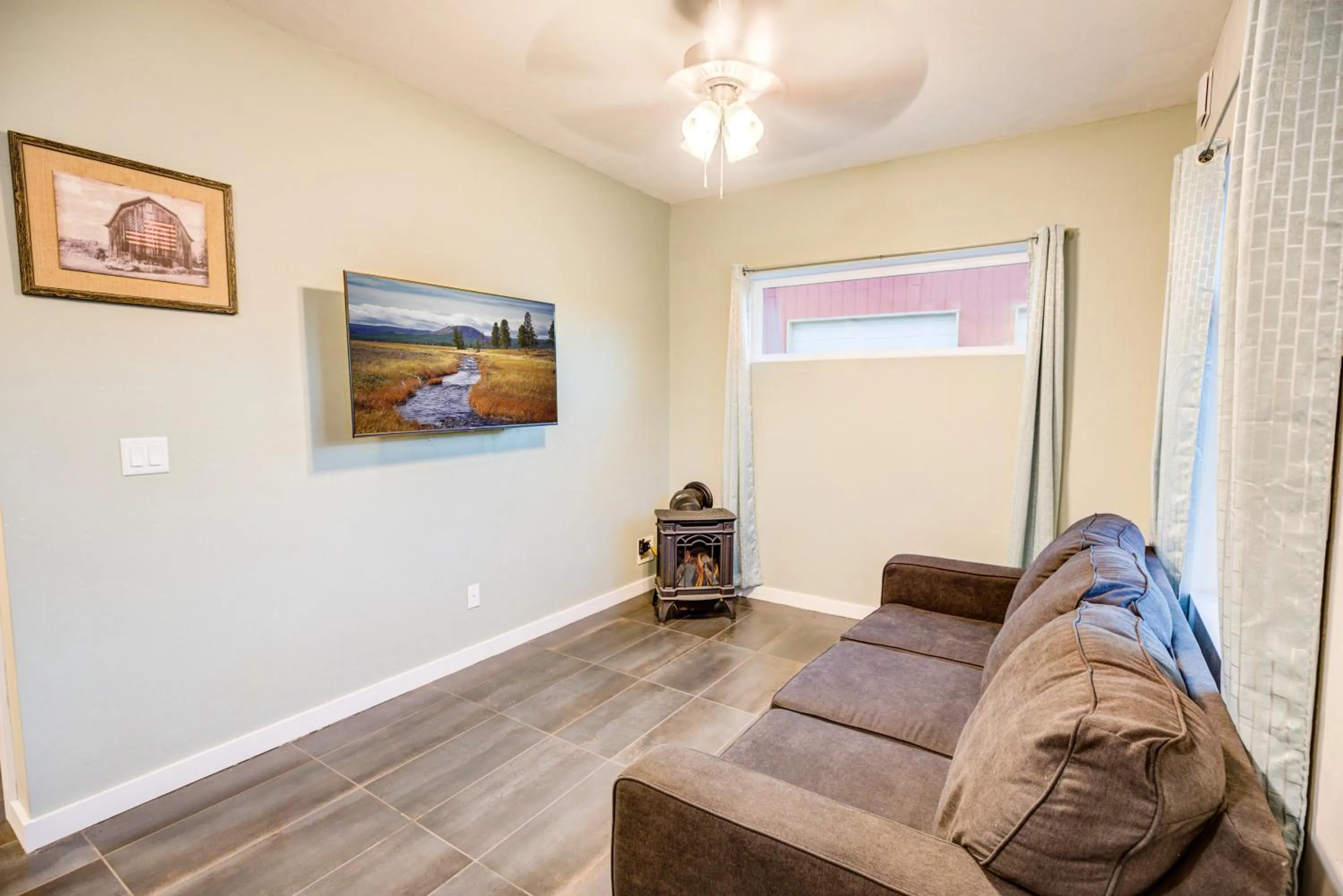 TV and multimedia in Castle in the Sky Unit Y