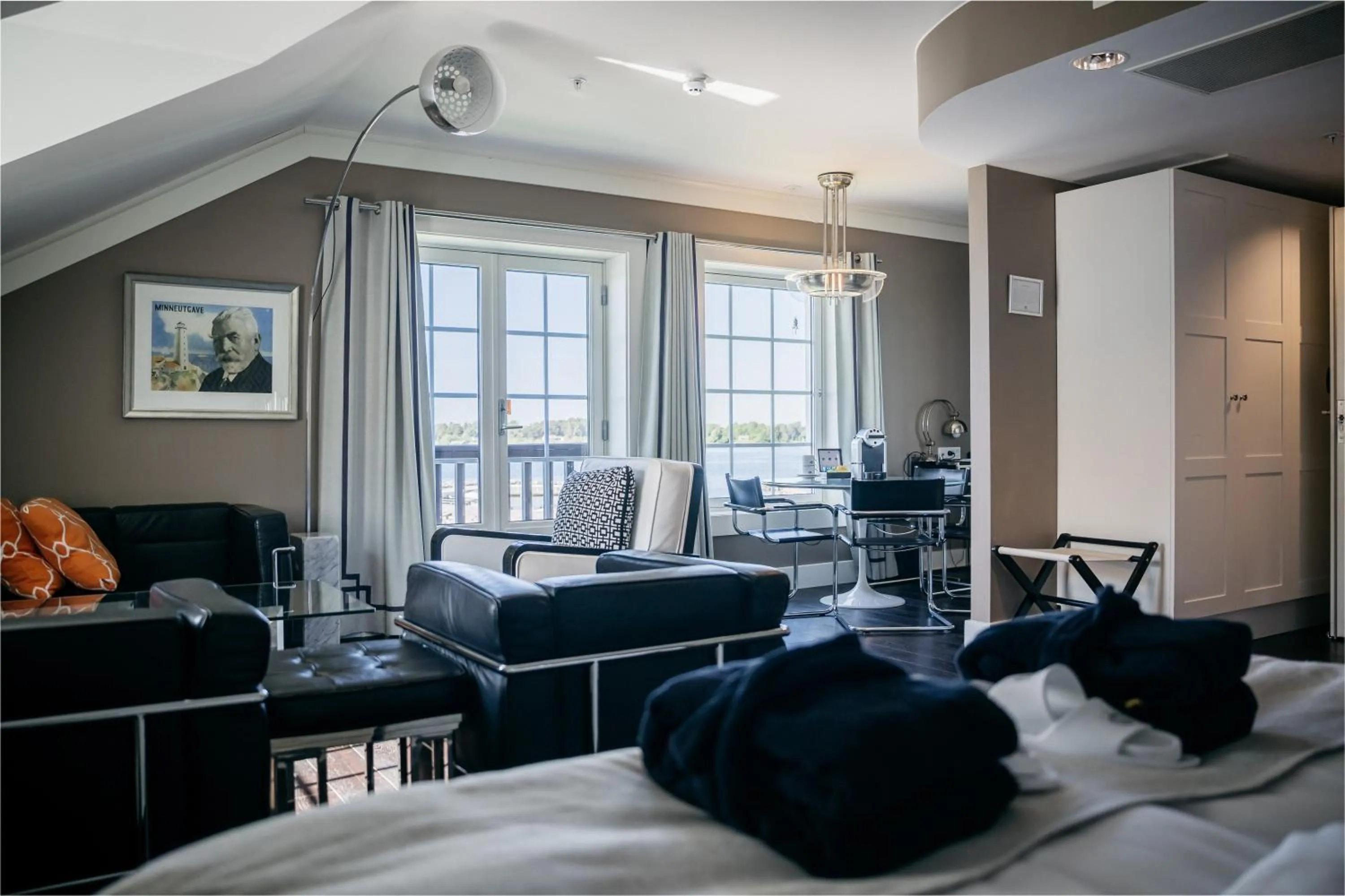 Seating area, Bed in Støtvig Hotel