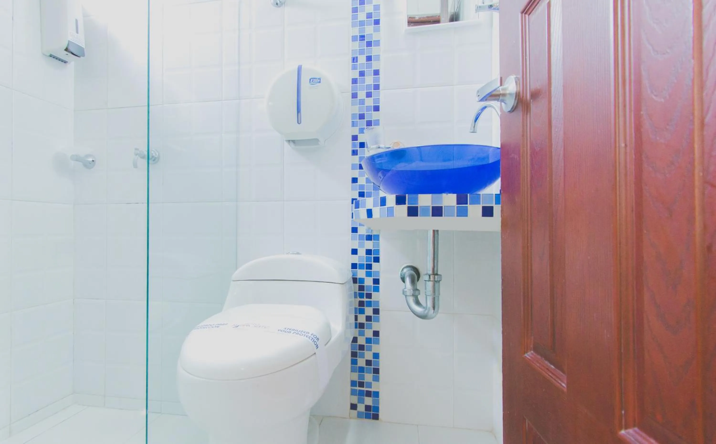 Bathroom in Hotel Marina Suites By GEH Suites