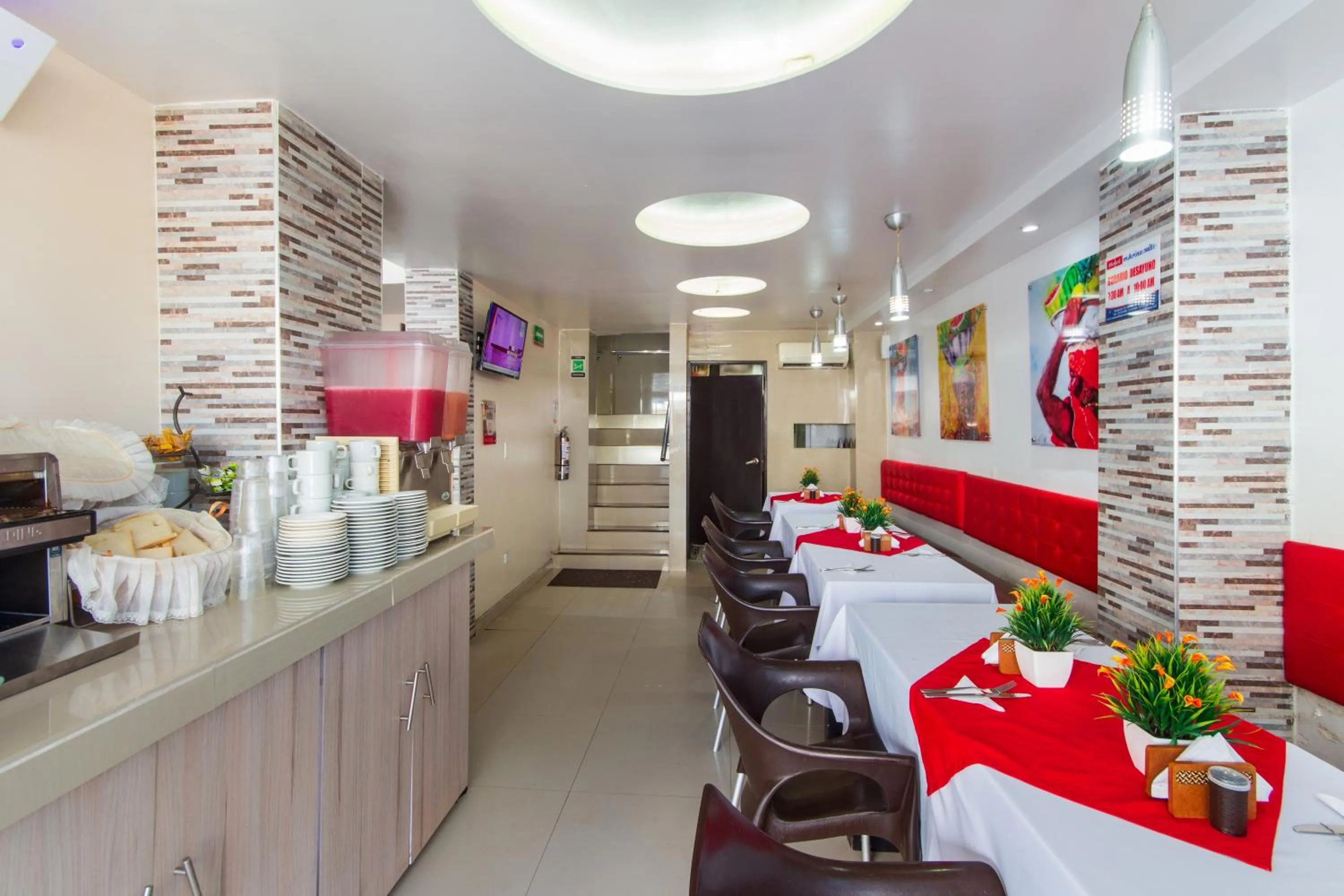 Restaurant/places to eat in Hotel Marina Suites By GEH Suites