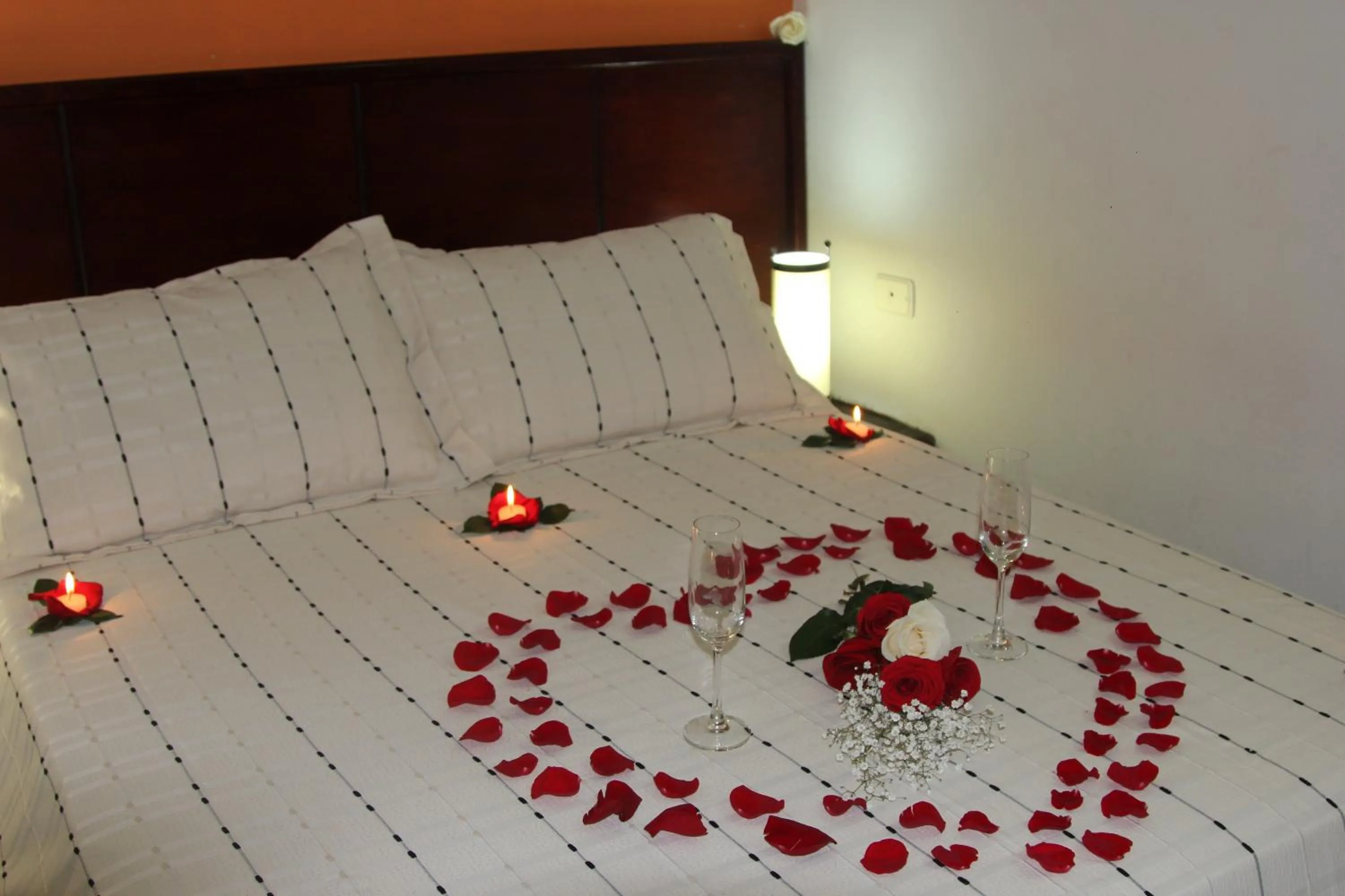 Bed in Hotel Marina Suites By GEH Suites
