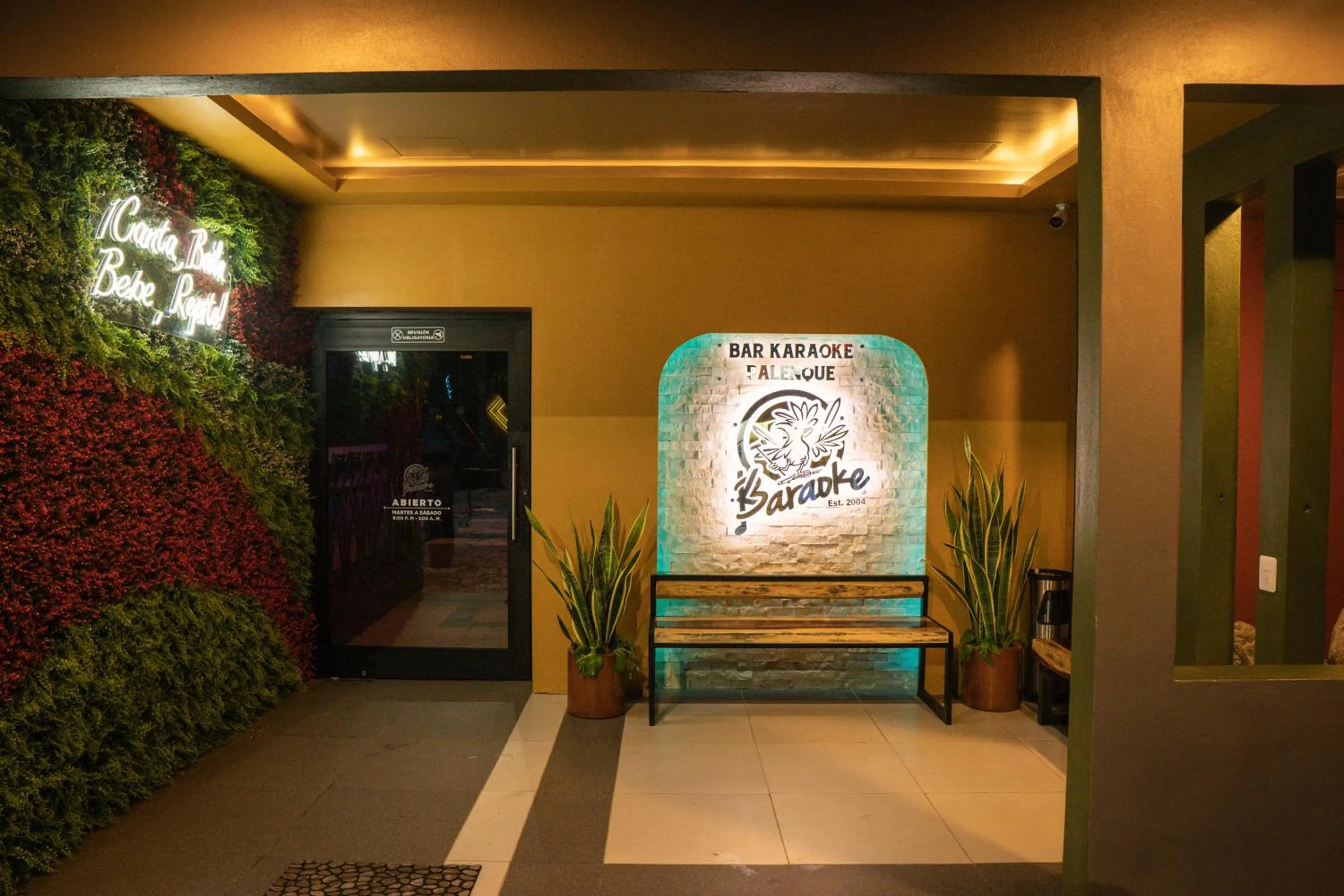 Karaoke in Hotel Maya Tulipanes Palenque