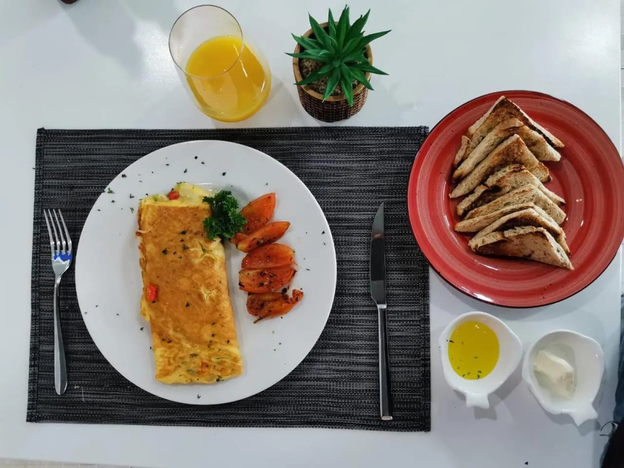 Restaurant/places to eat in Plaza Coral Hotel