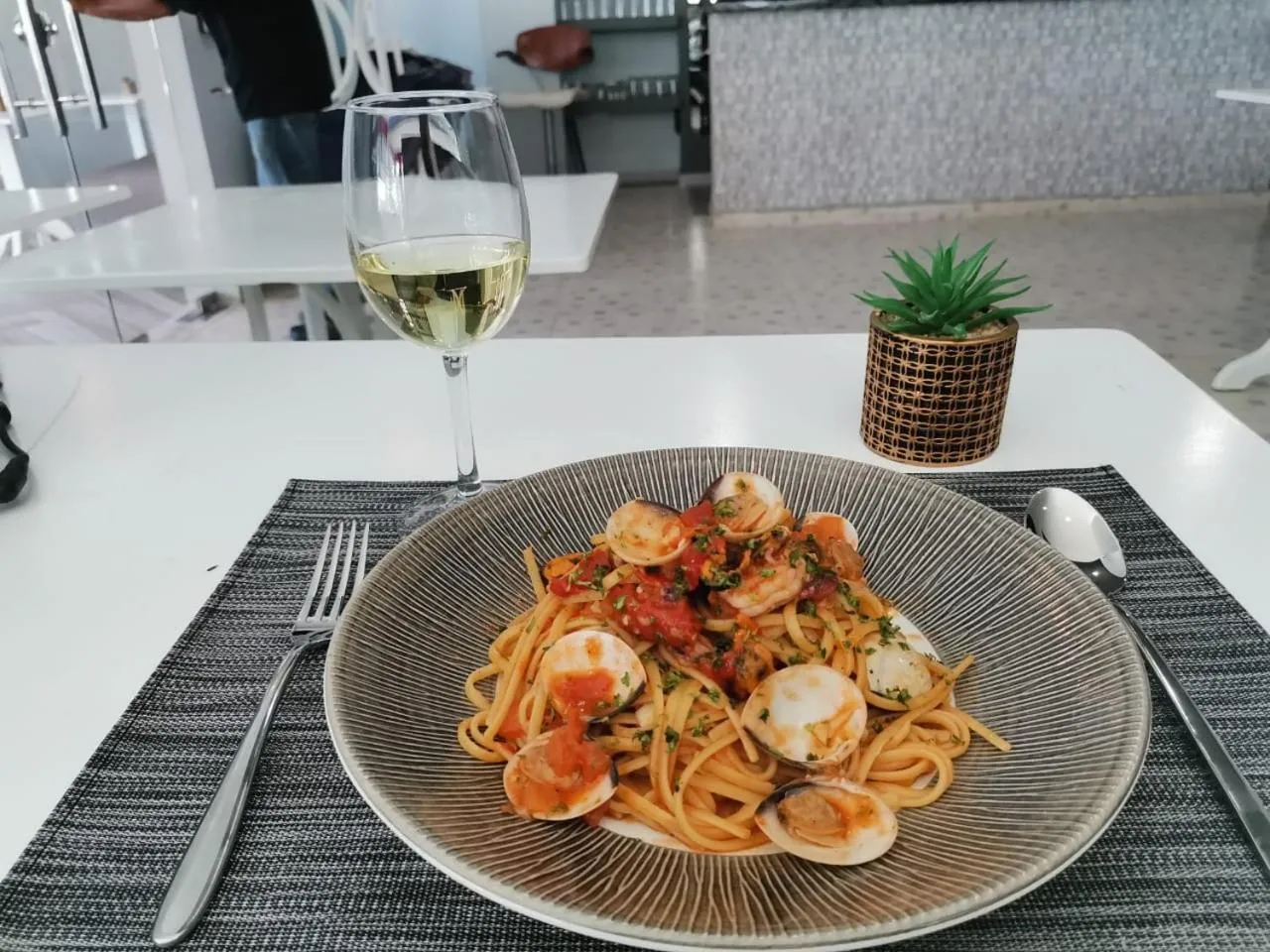 Restaurant/places to eat in Plaza Coral Hotel