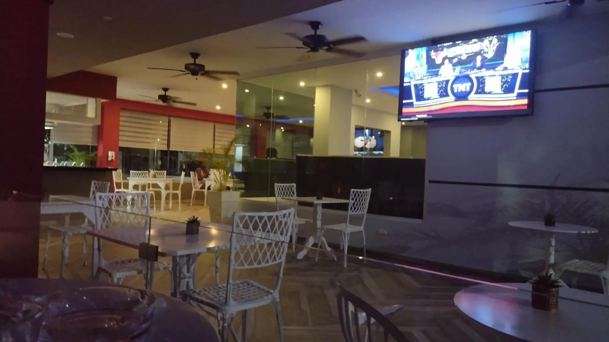 Restaurant/places to eat in Plaza Coral Hotel