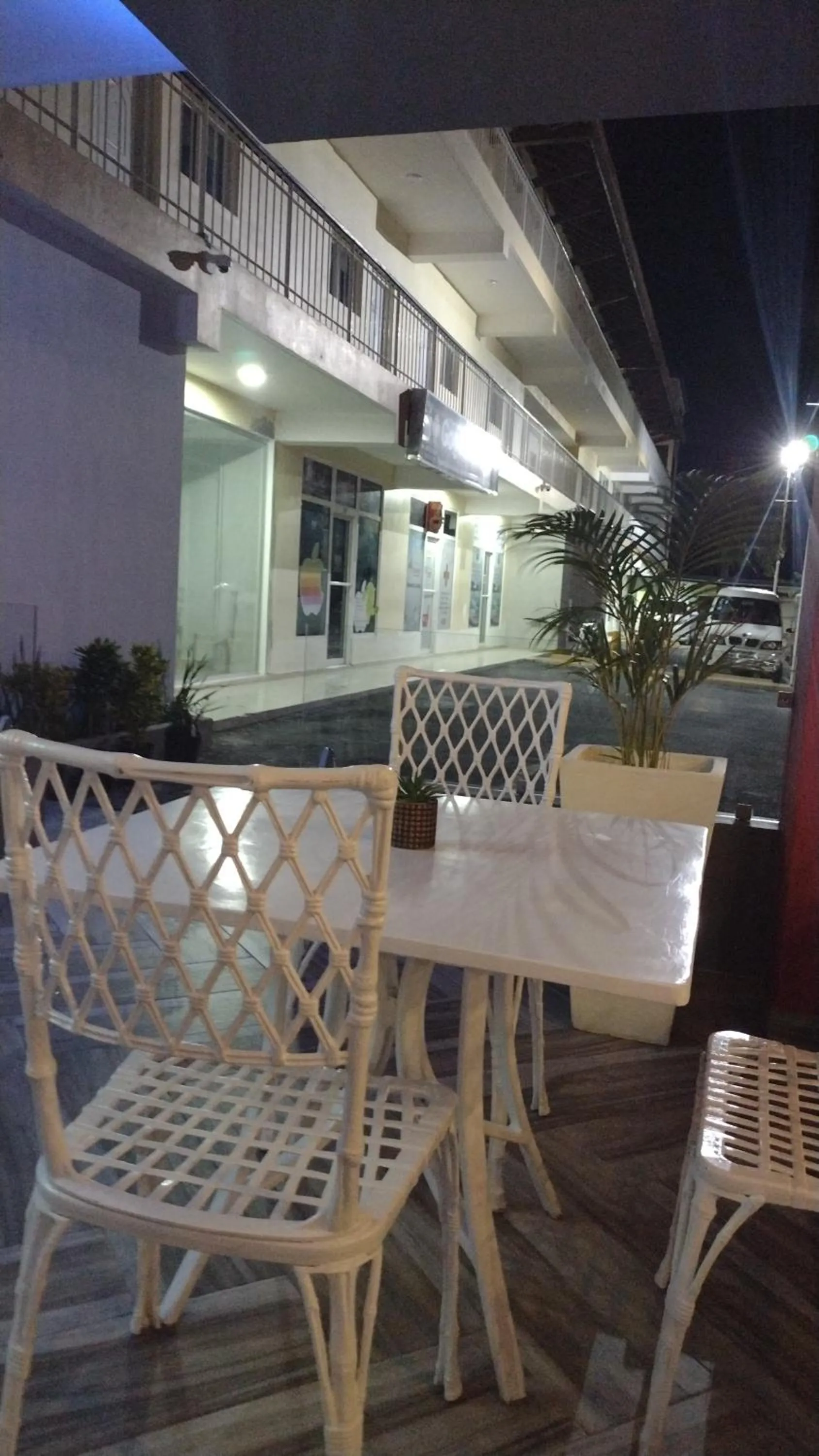 Restaurant/places to eat in Plaza Coral Hotel