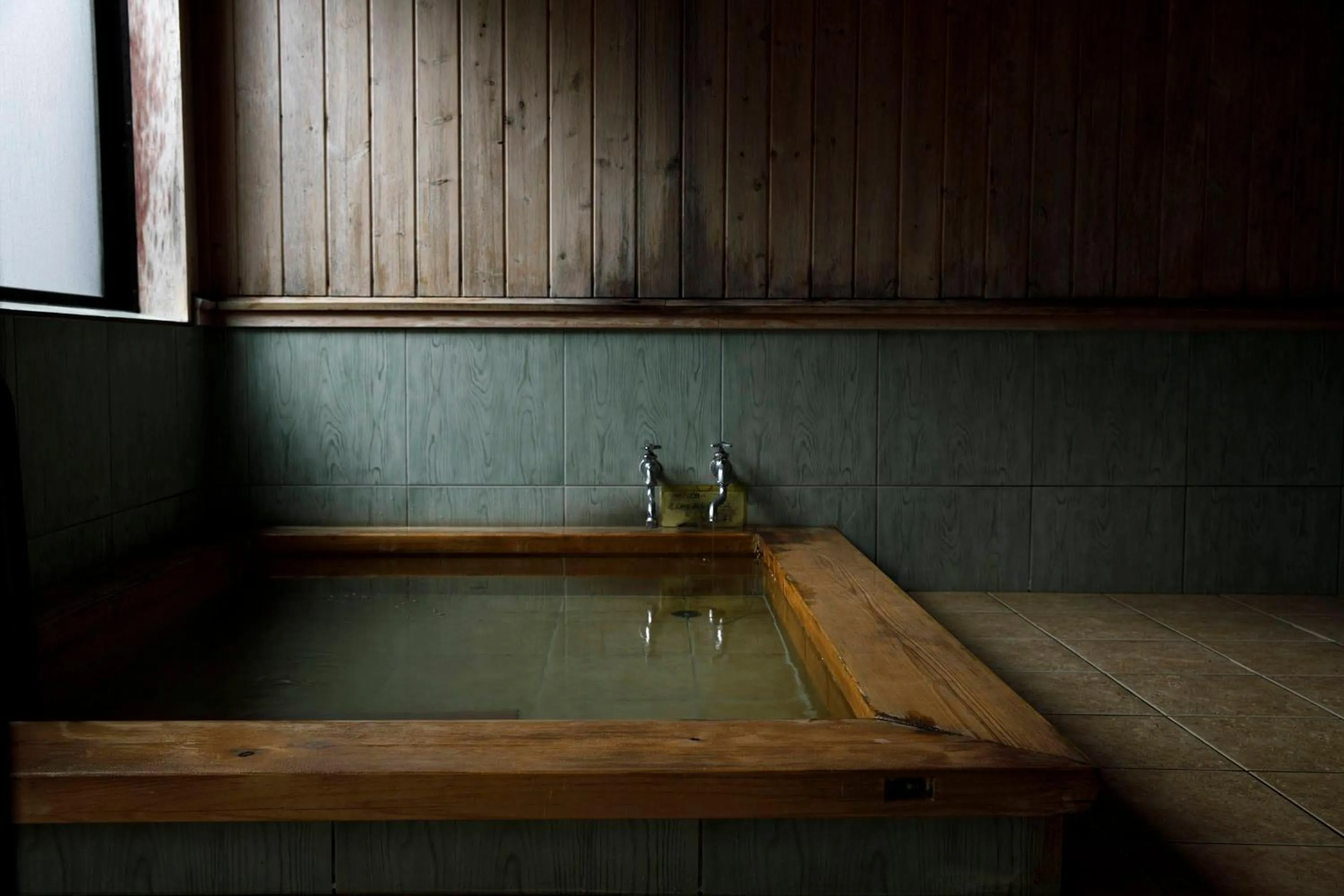 Public Bath in Busuitei