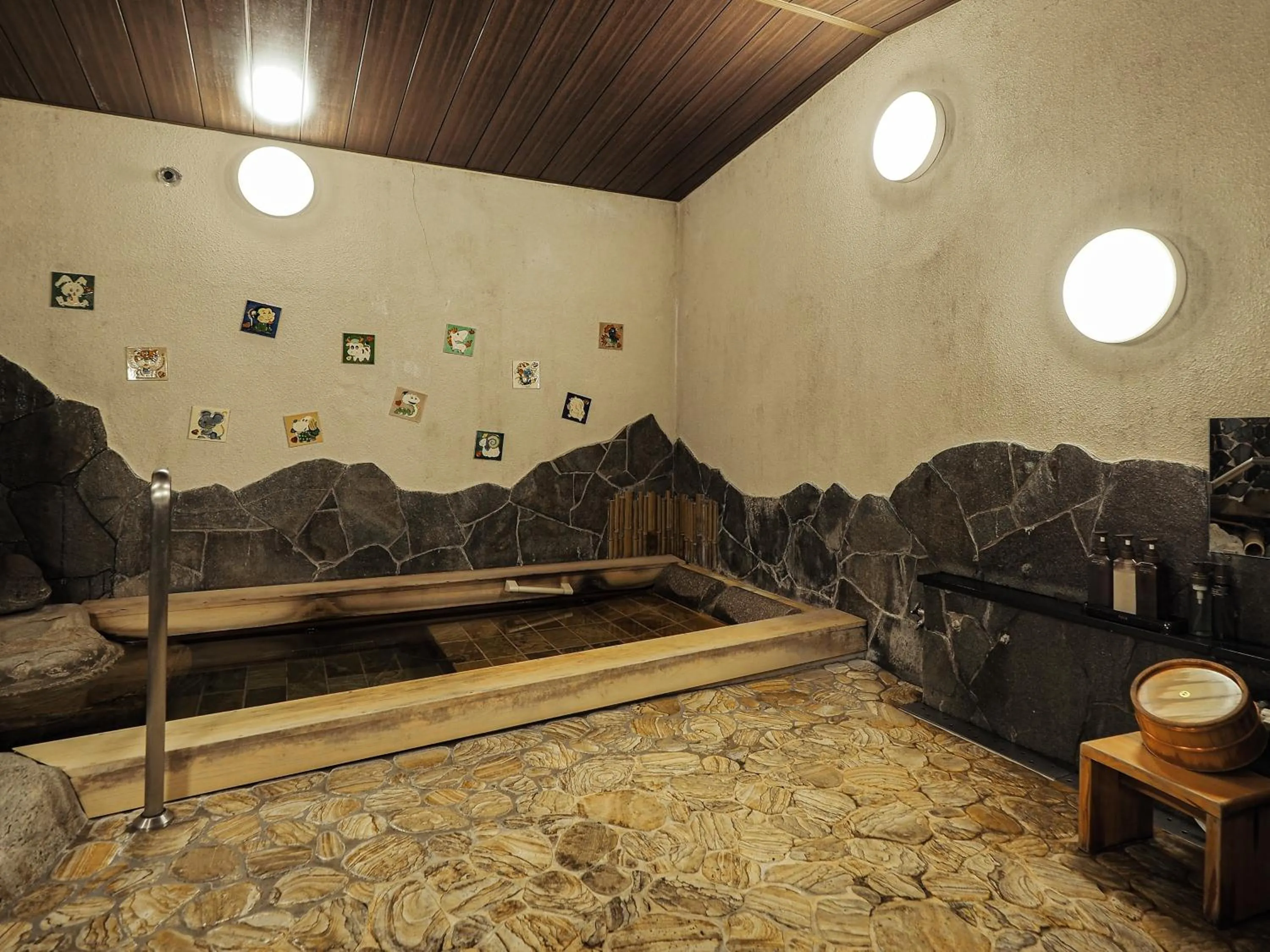 Bathroom in Yatsusankan Over 6 years old