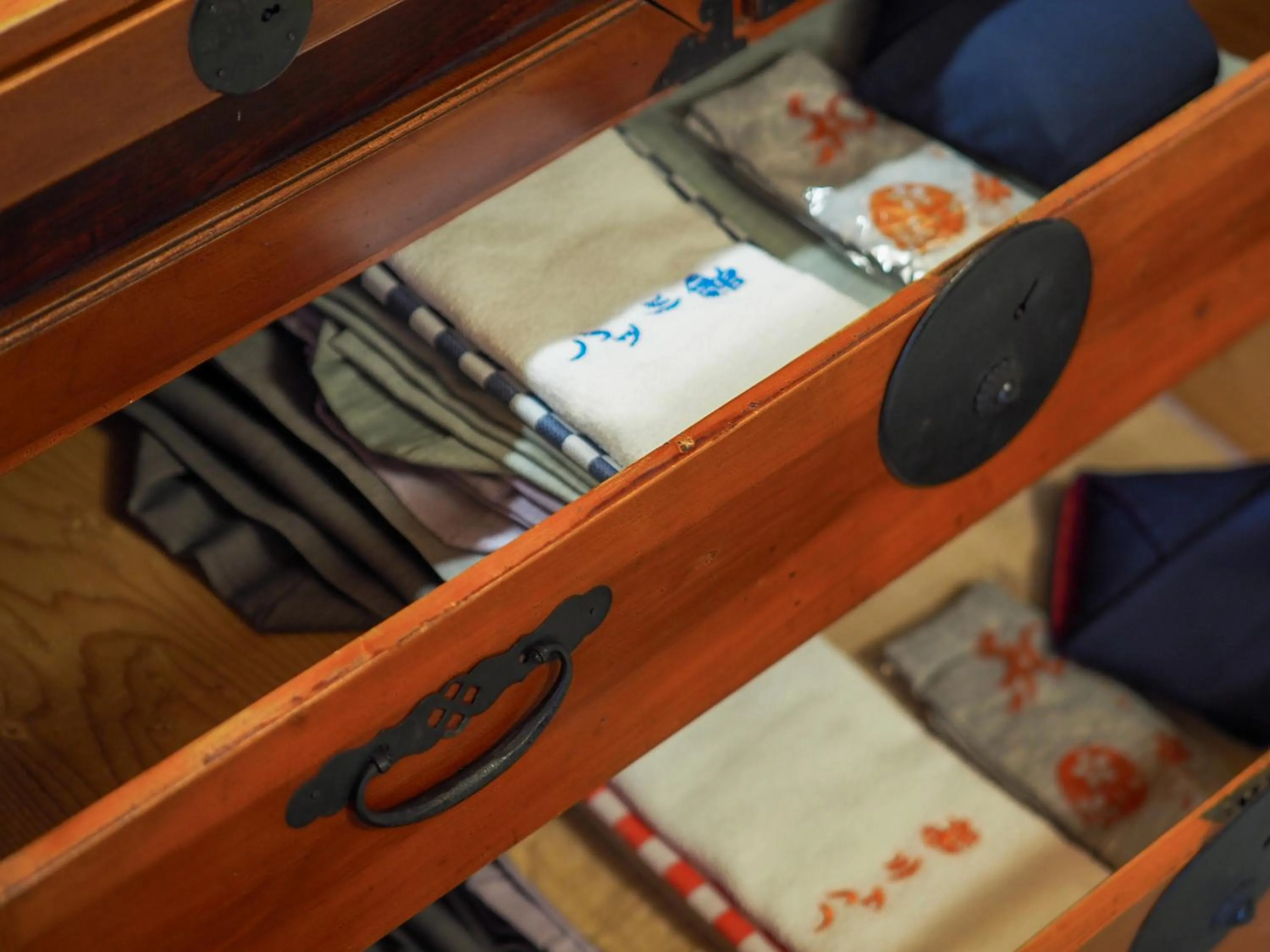 wardrobe, Bed in Yatsusankan Over 6 years old