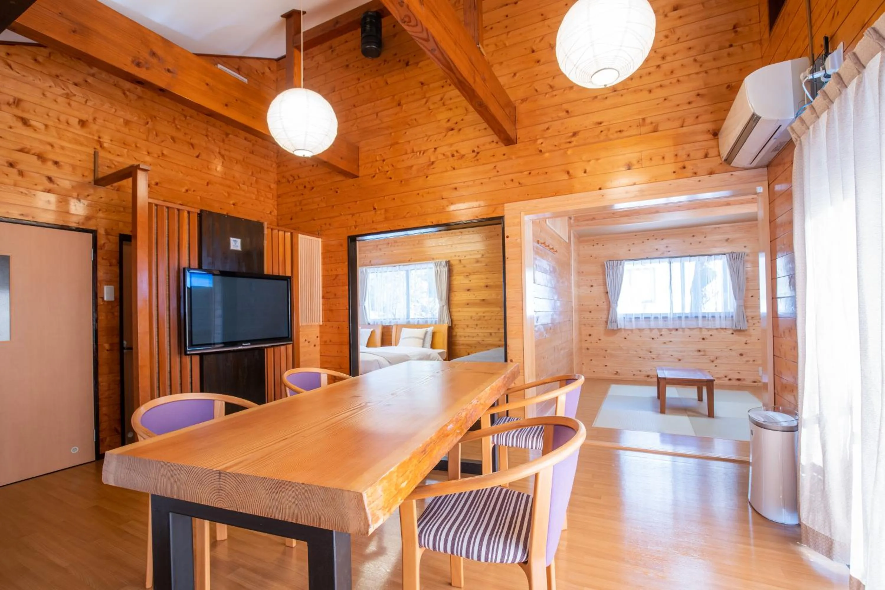Dining area in Kawaguchiko Country Cottage Ban