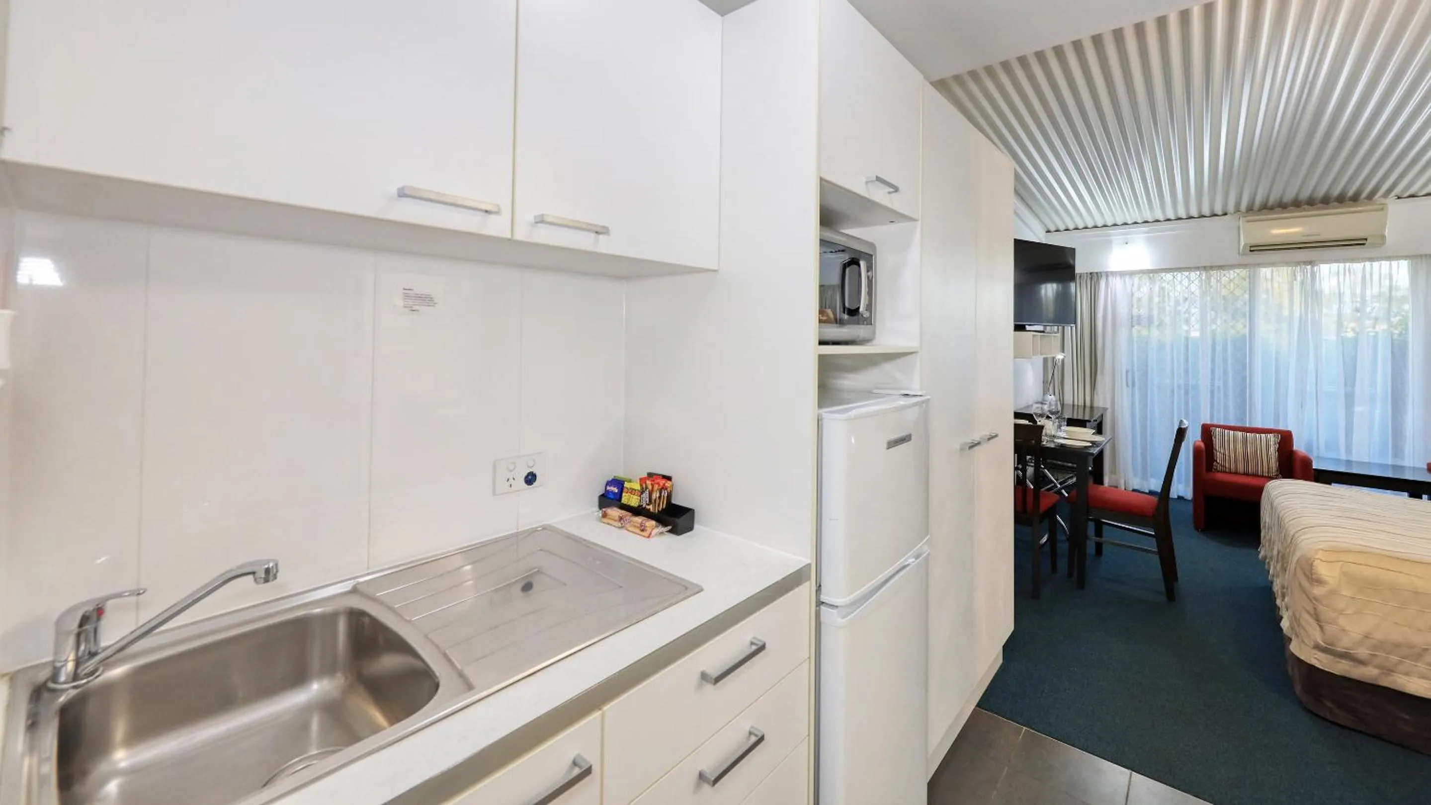 Bed in Route 66 Motor Inn