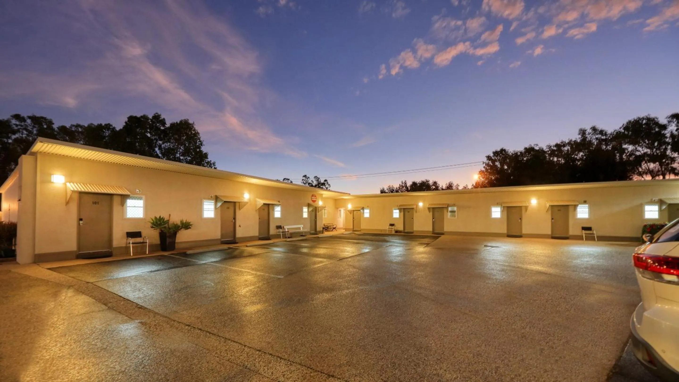 Parking in Route 66 Motor Inn