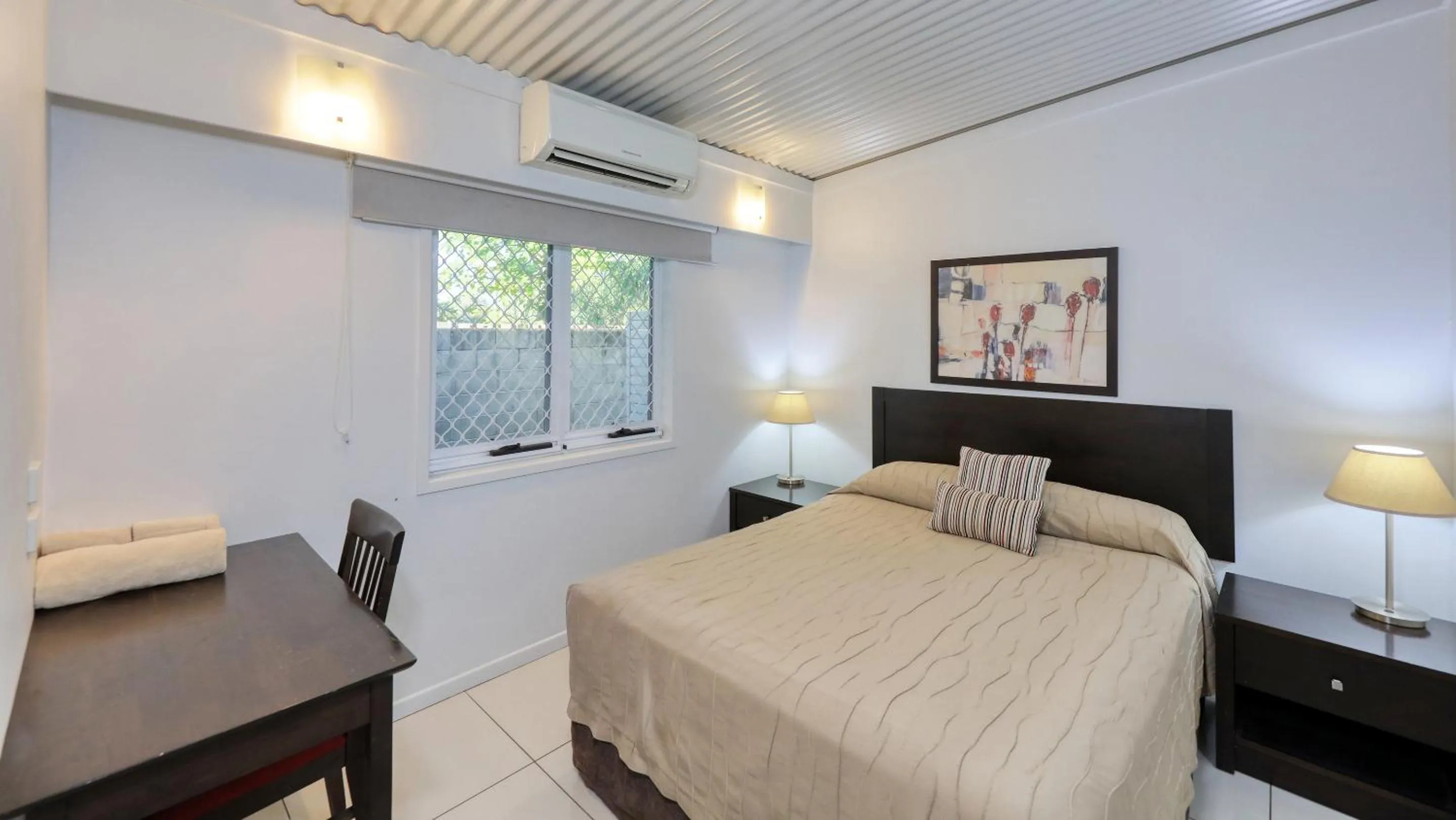 Bed in Route 66 Motor Inn