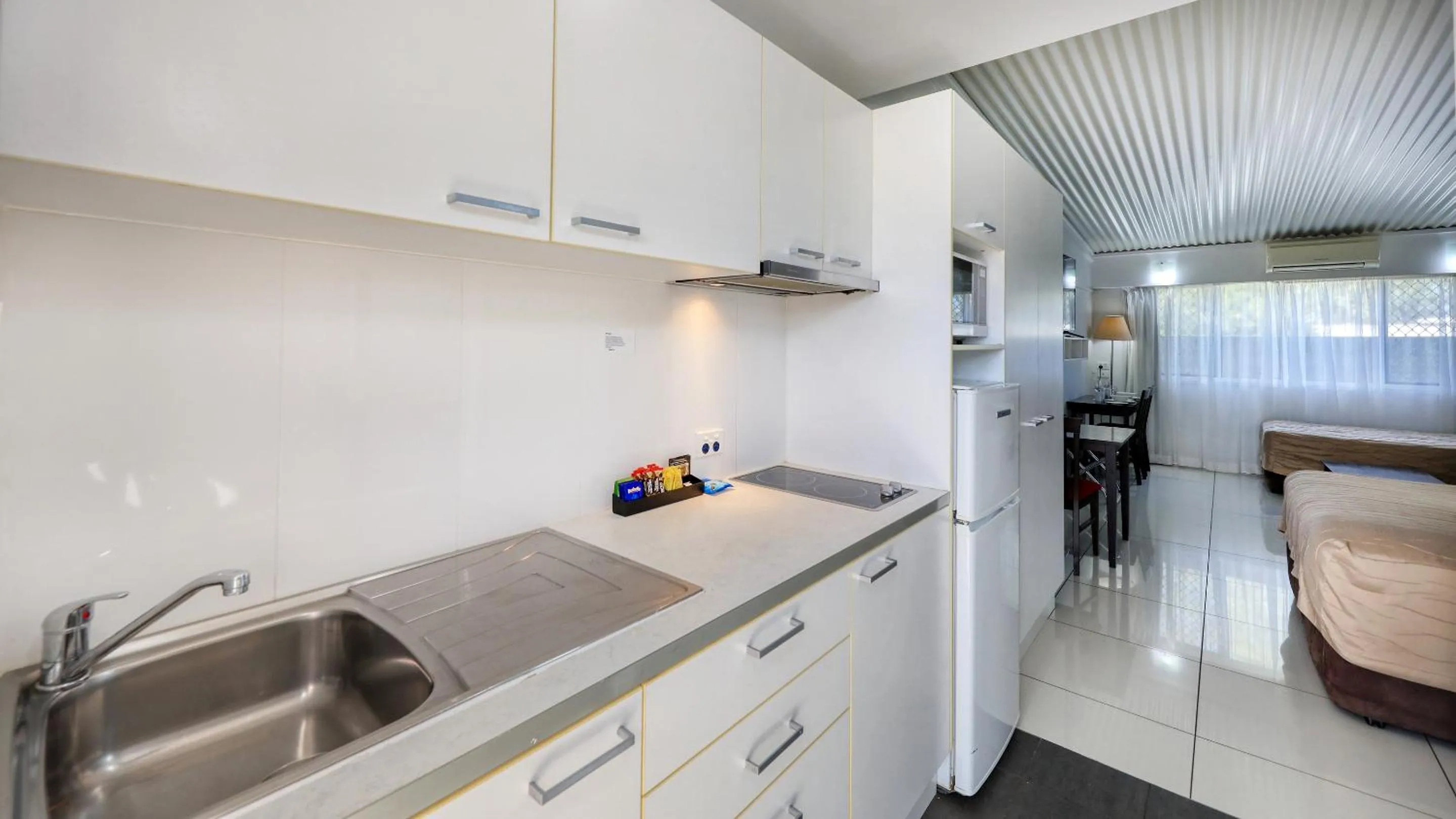 kitchen, Bed in Route 66 Motor Inn