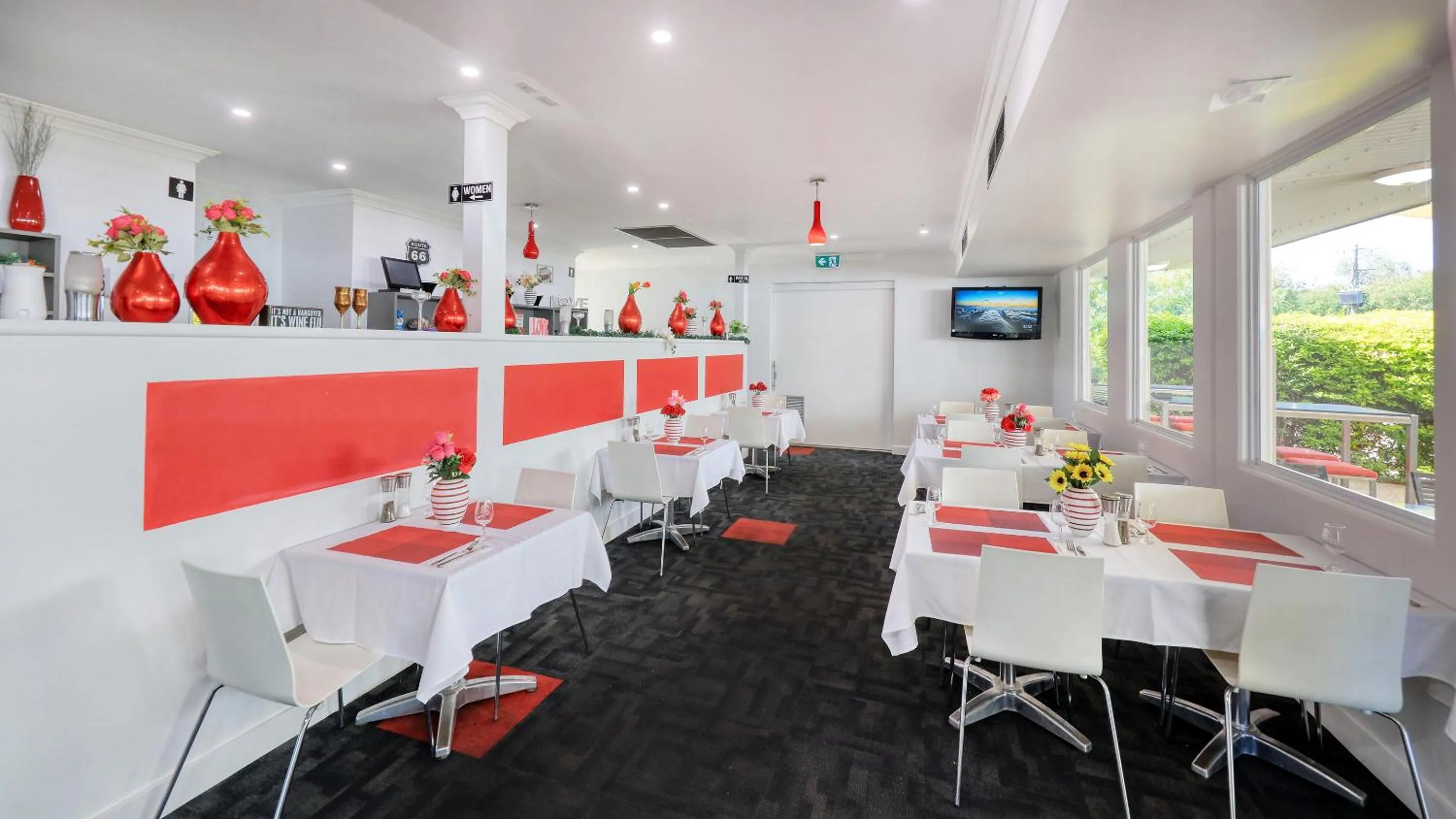 Restaurant/places to eat in Route 66 Motor Inn