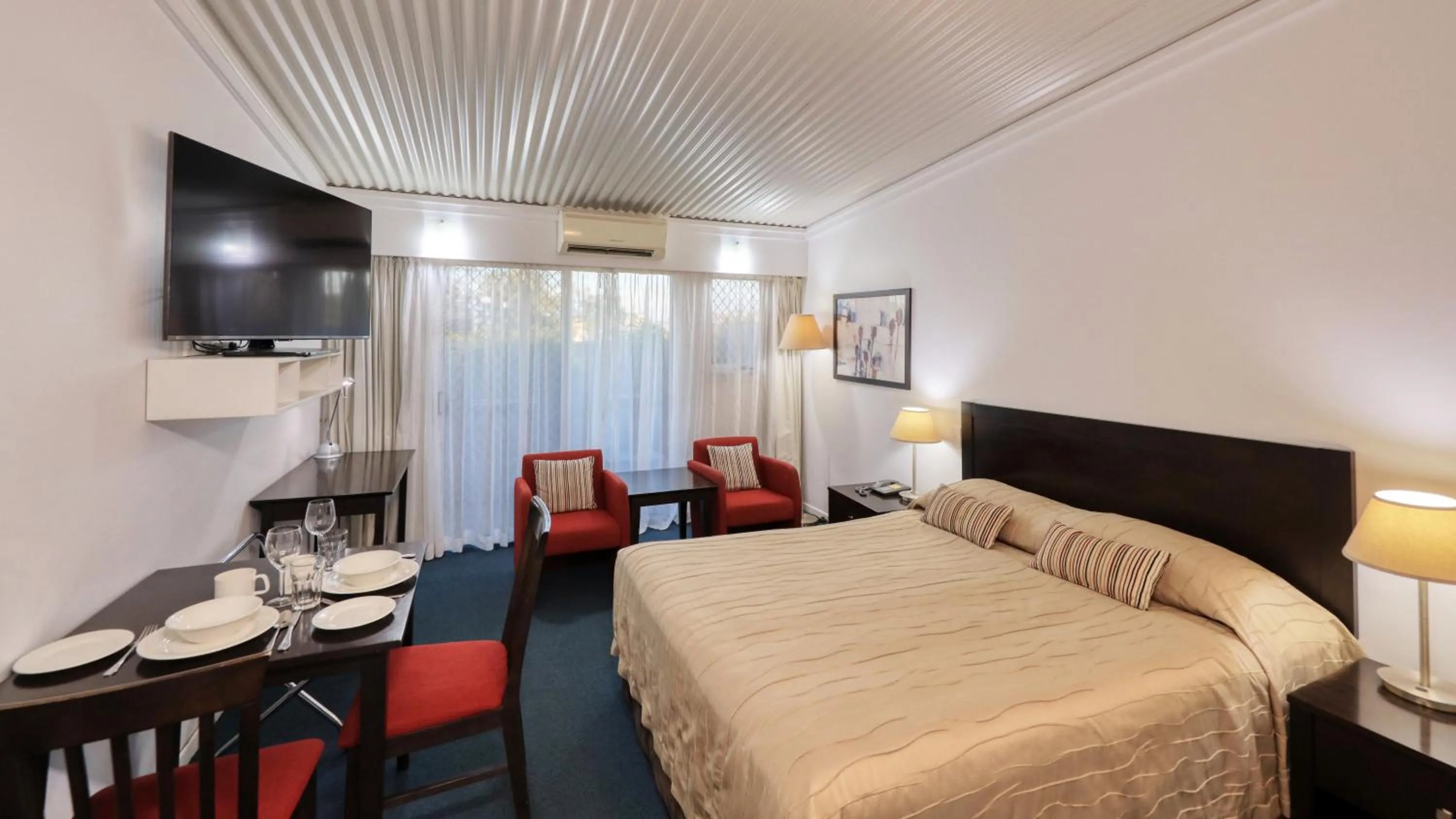 Bed in Route 66 Motor Inn