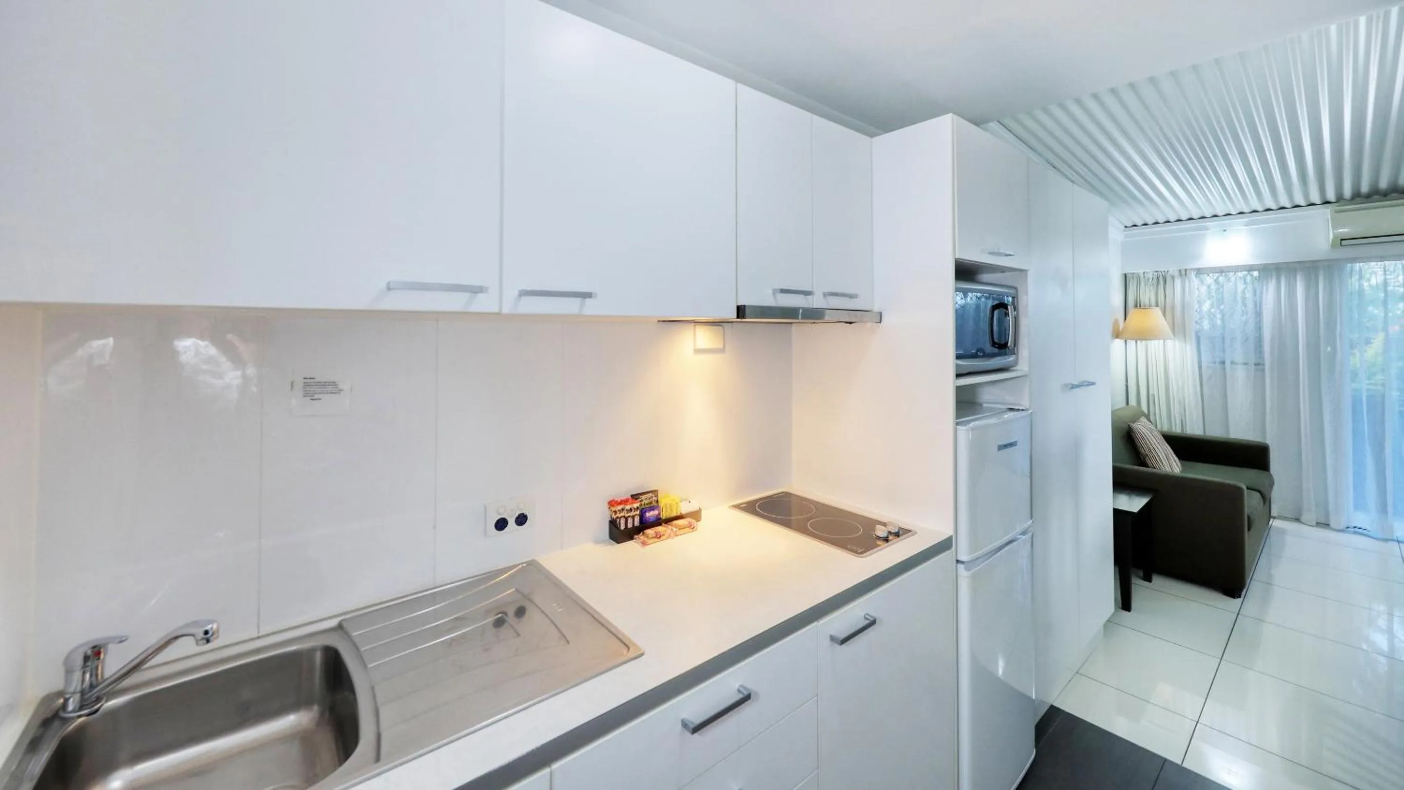 Kitchen or kitchenette in Route 66 Motor Inn