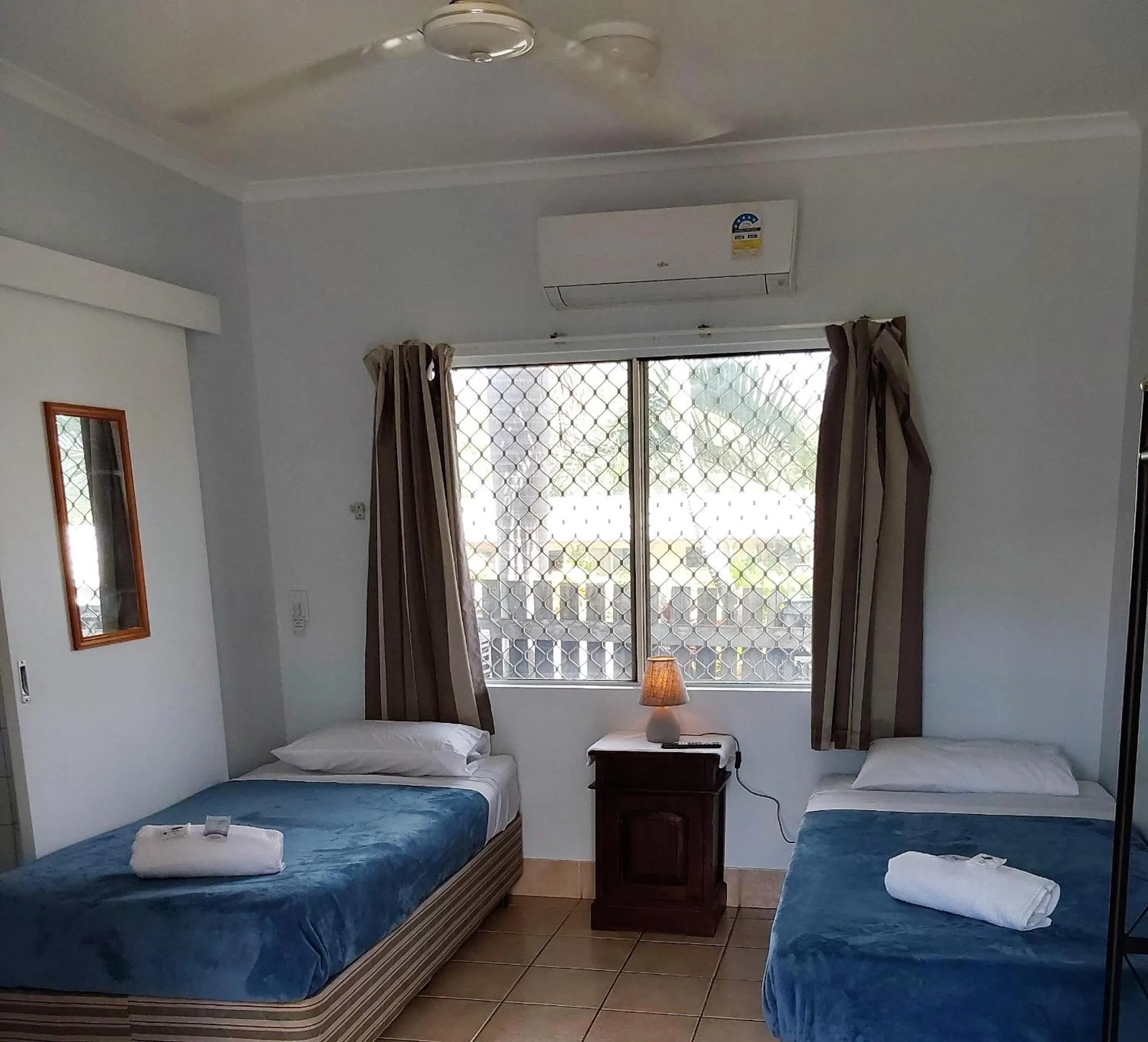 Property building, Bed in Cooktown Motel