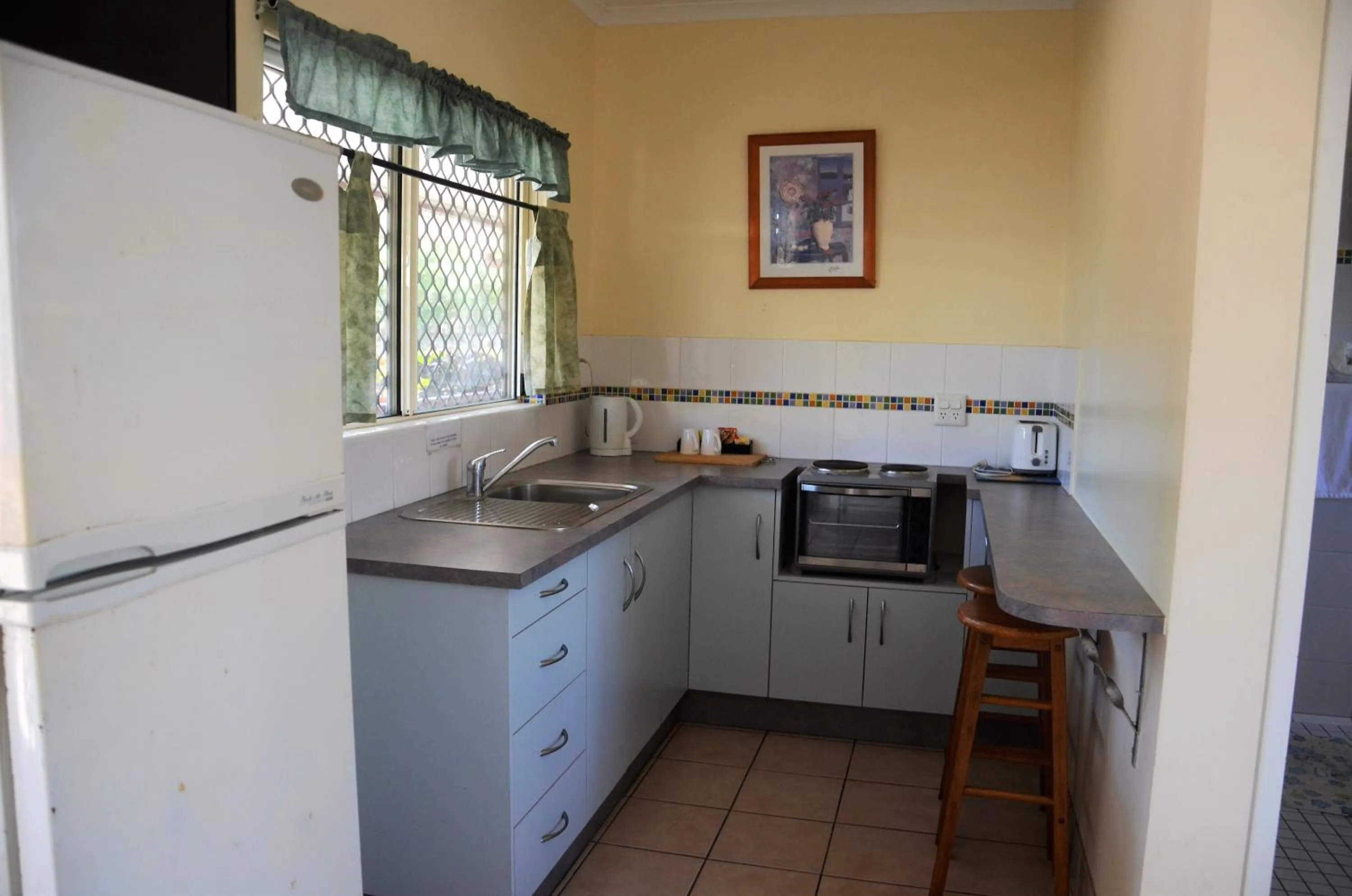 Kitchen or kitchenette in Cooktown Motel