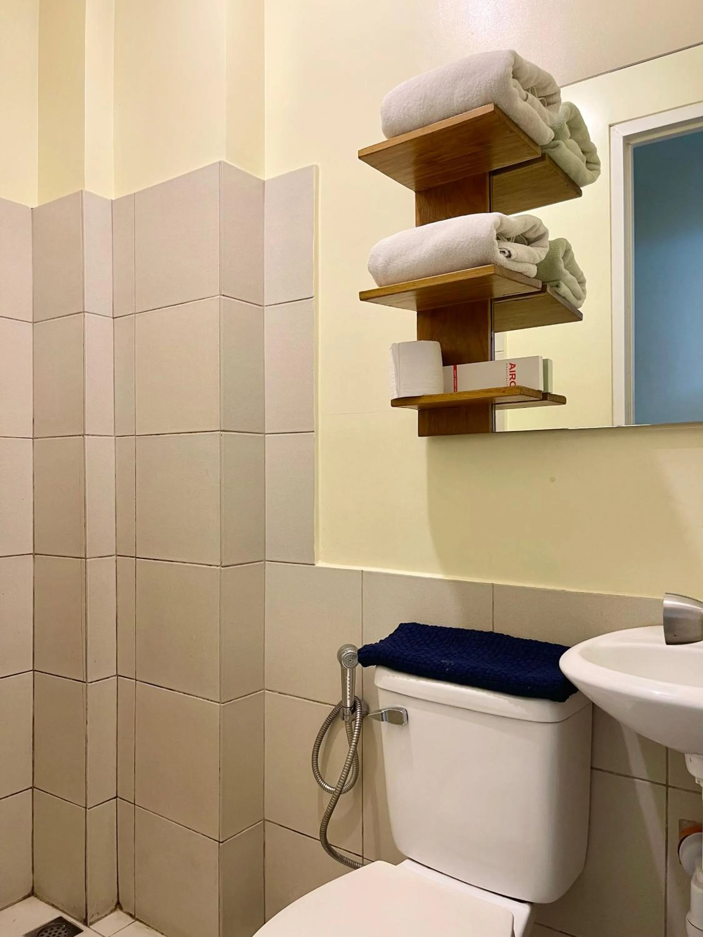 Toilet in airobedz MANILA - A Value Hotel